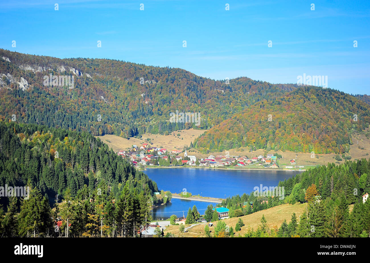 Landschaft mit Dorf im Tatra-Gebirge in der Slowakei Stockfoto