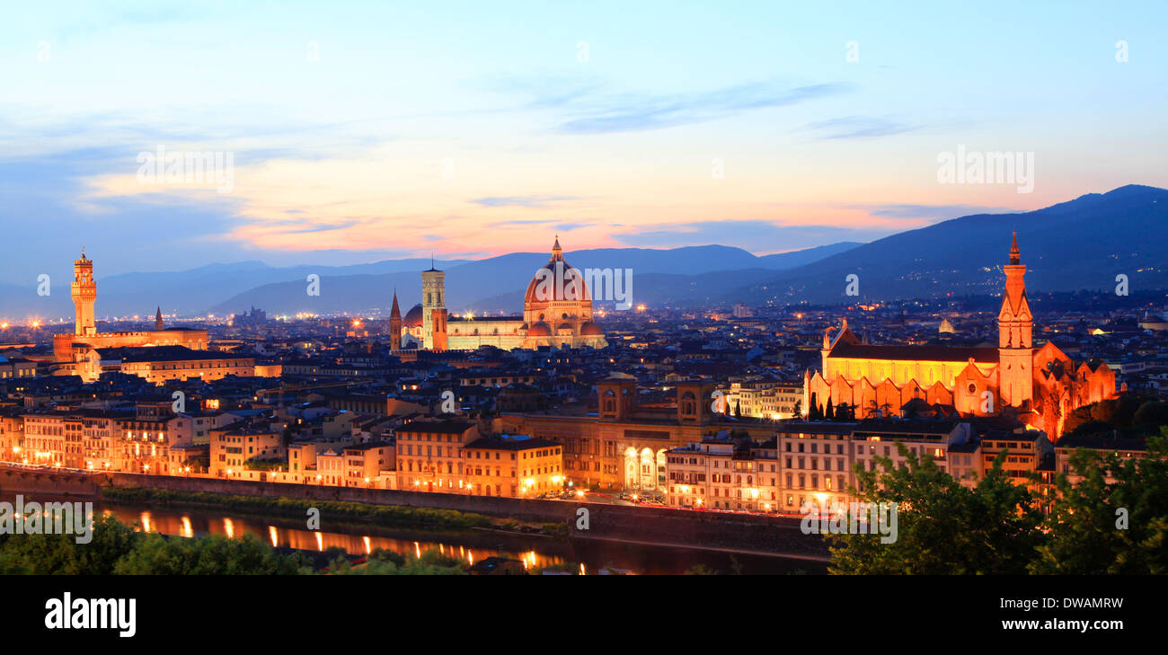 Florenz-Skyline in der Abenddämmerung, Italien Stockfoto
