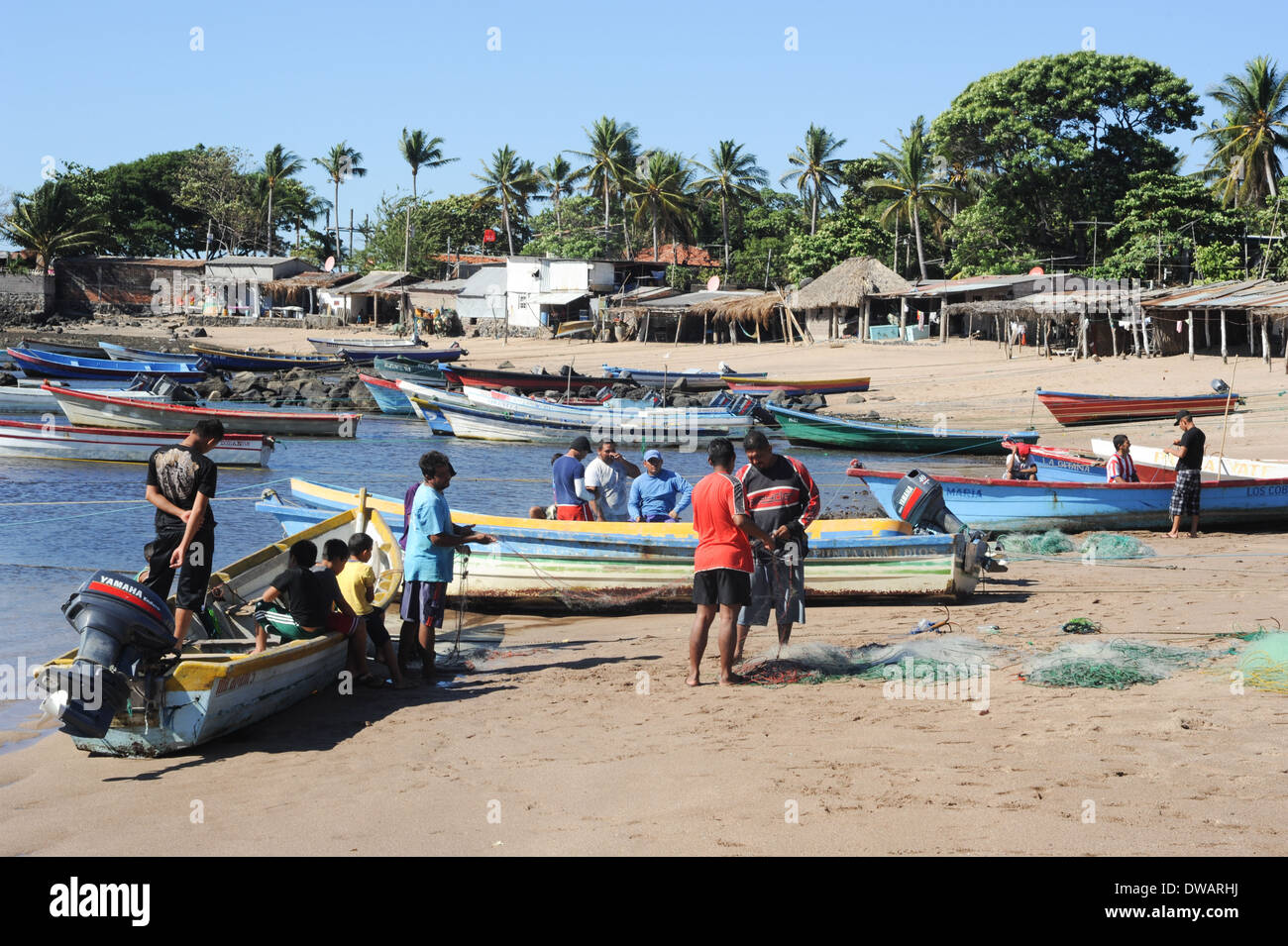 Hummer-Fischer am Strand von Los Cobanos in El Salvador Stockfoto
