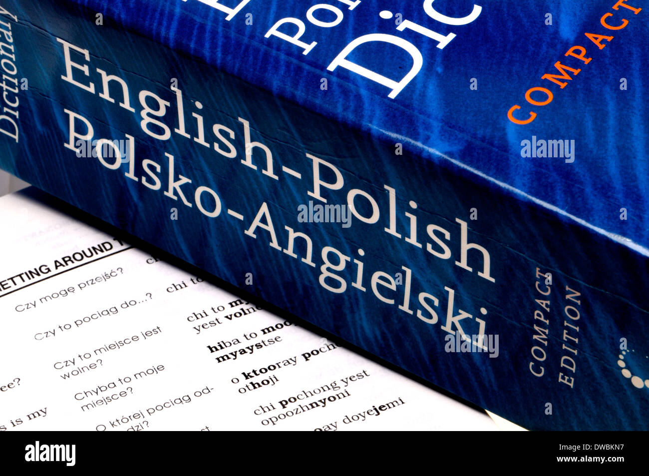 Englisch-Polnisch Wörterbuch (Collins kompakt) und offene Sprachführer Stockfoto