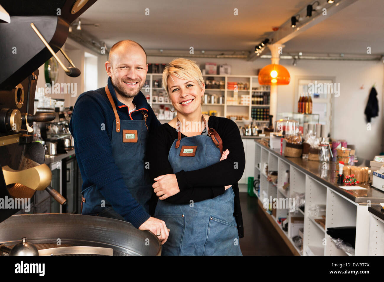 Älteres Paar in Coffee-Shop Küche Stockfoto