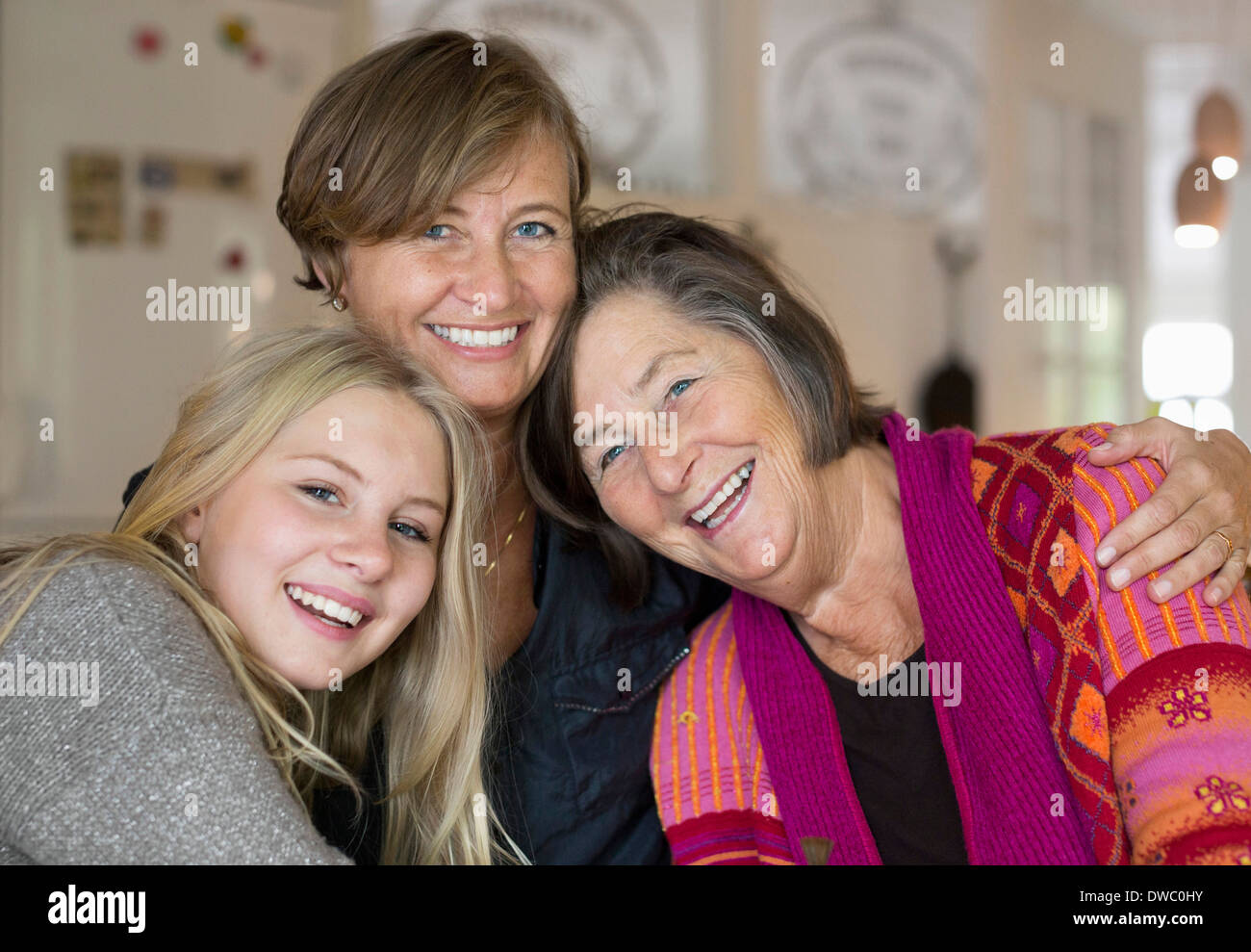 Porträt von glückselig drei Generation Frauen zu Hause Stockfoto