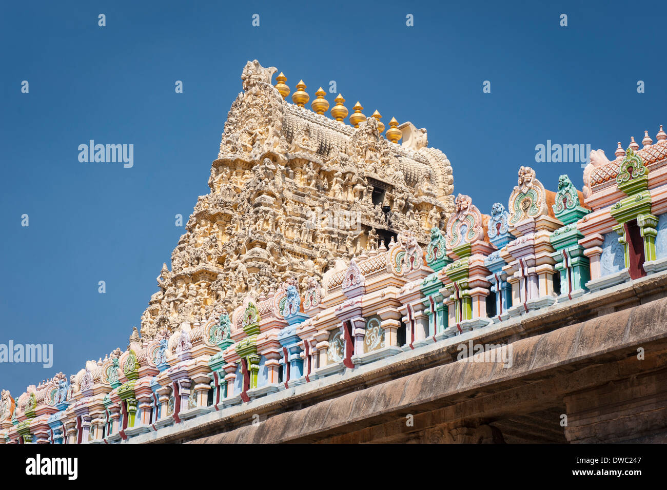 Indien Tamil Nadu Kanchipuram Sri Ekambaranathar Ekambareswarar Tempel Tempel Shiva Hindu 6. Jahrhundert Turm Dach details Turm Statuen Skulpturen Stockfoto