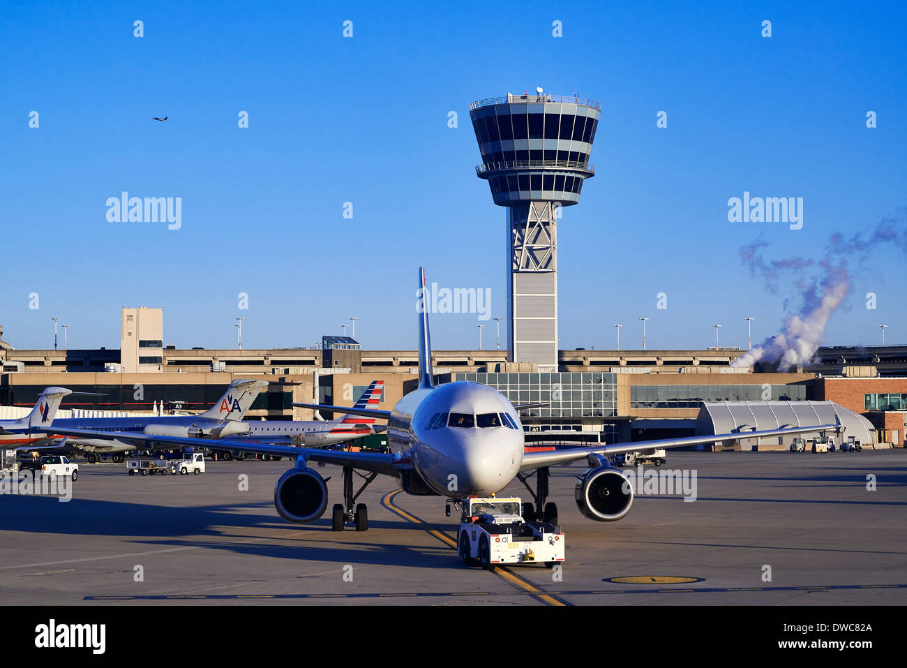 Terminal und Tower am Philadelphia Airport, Pennsylvania, USA Stockfoto