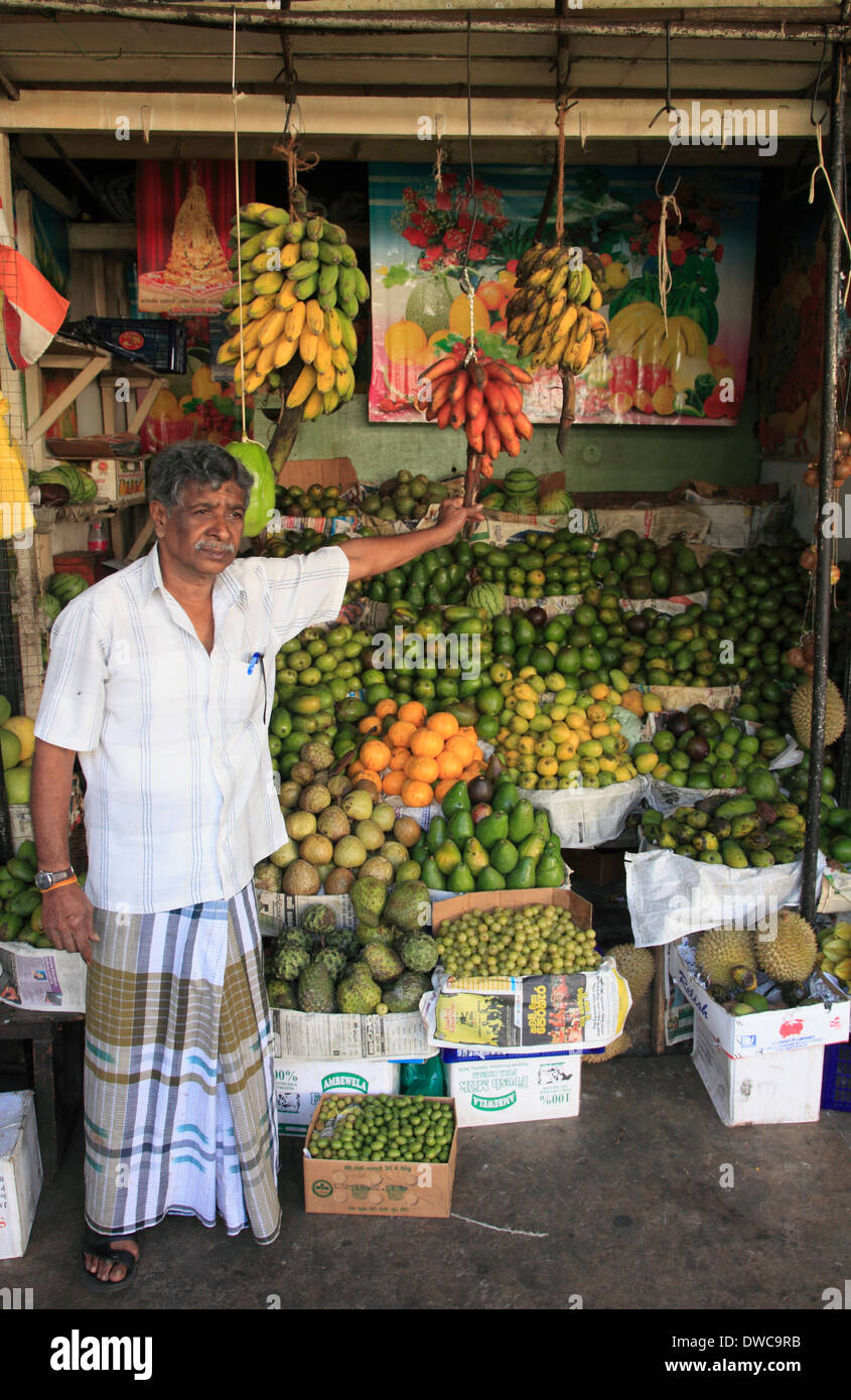 Sri Lanka; Kandy; Markt, Obstladen, Verkäufer, Stockfoto