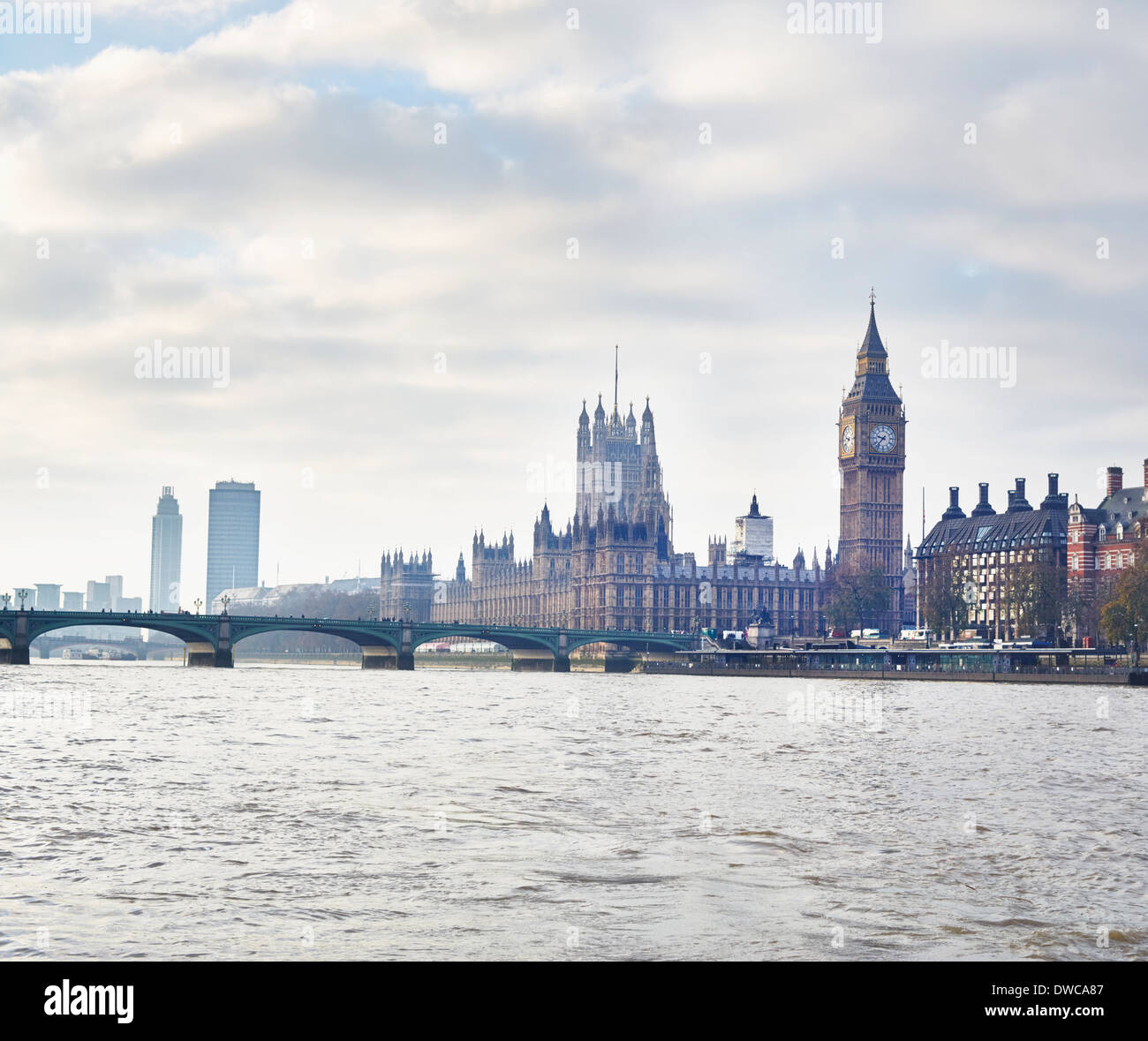 Blick auf die Houses of Parliament und Westminster Bridge, London, UK Stockfoto