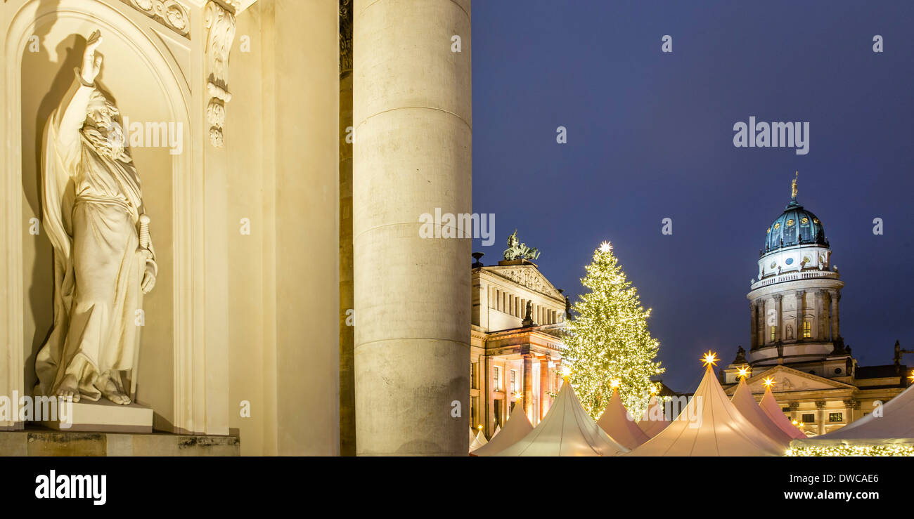 Weihnachtsmarkt am Gendarmen Markt, französischer Dom, Berlin