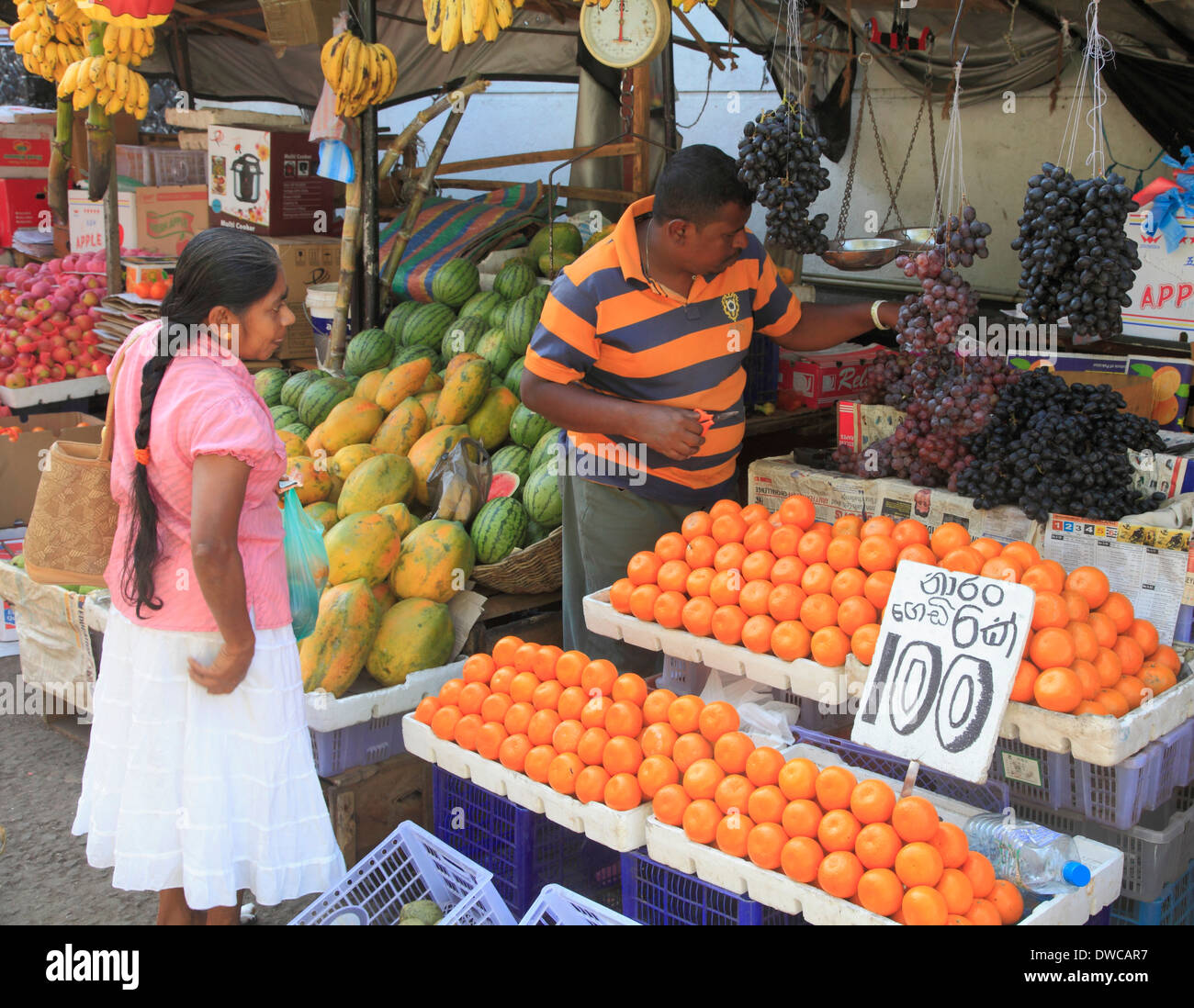 Sri Lanka; Kandy; Markt, Obst, Menschen, Stockfoto