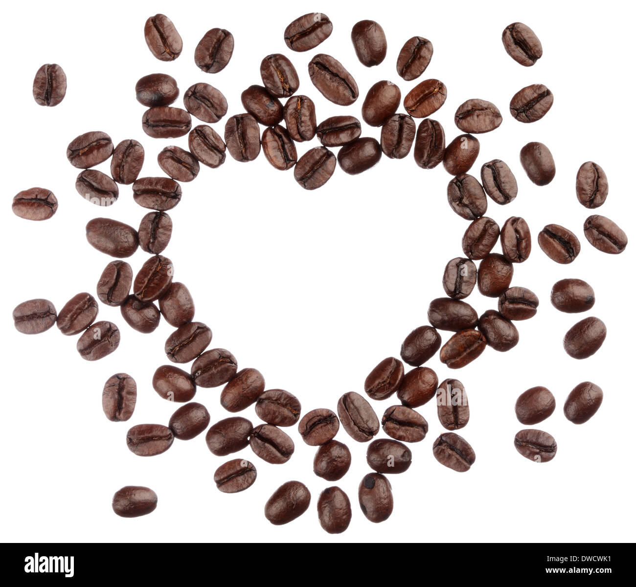 Kaffeebohnen Herz isoliert auf weißem Hintergrund hautnah Stockfoto