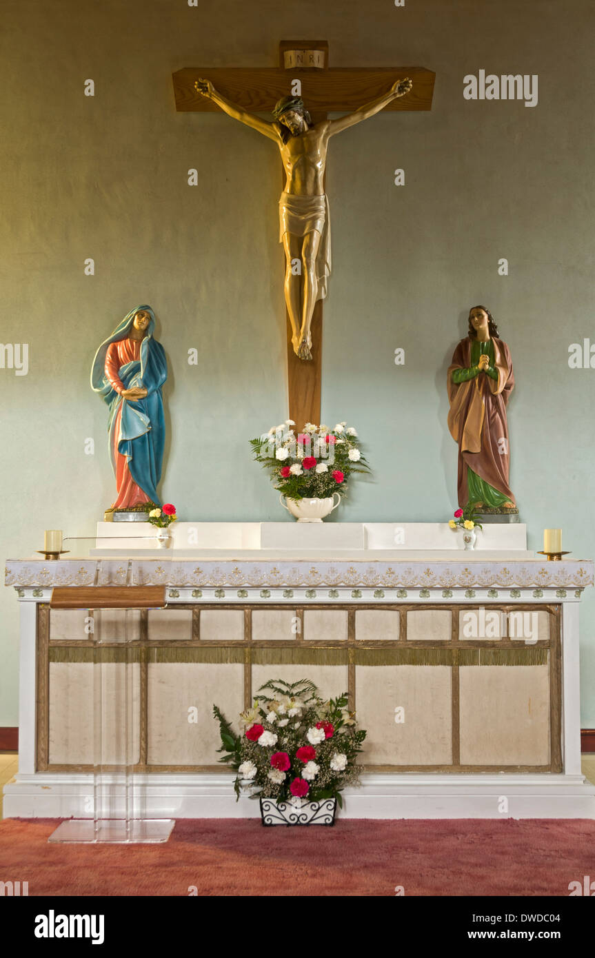 Der Altar der Kirche Our Lady of Sorrows bei Garrynamonie, South Uist, Western Isles, Schottland, Vereinigtes Königreich Stockfoto