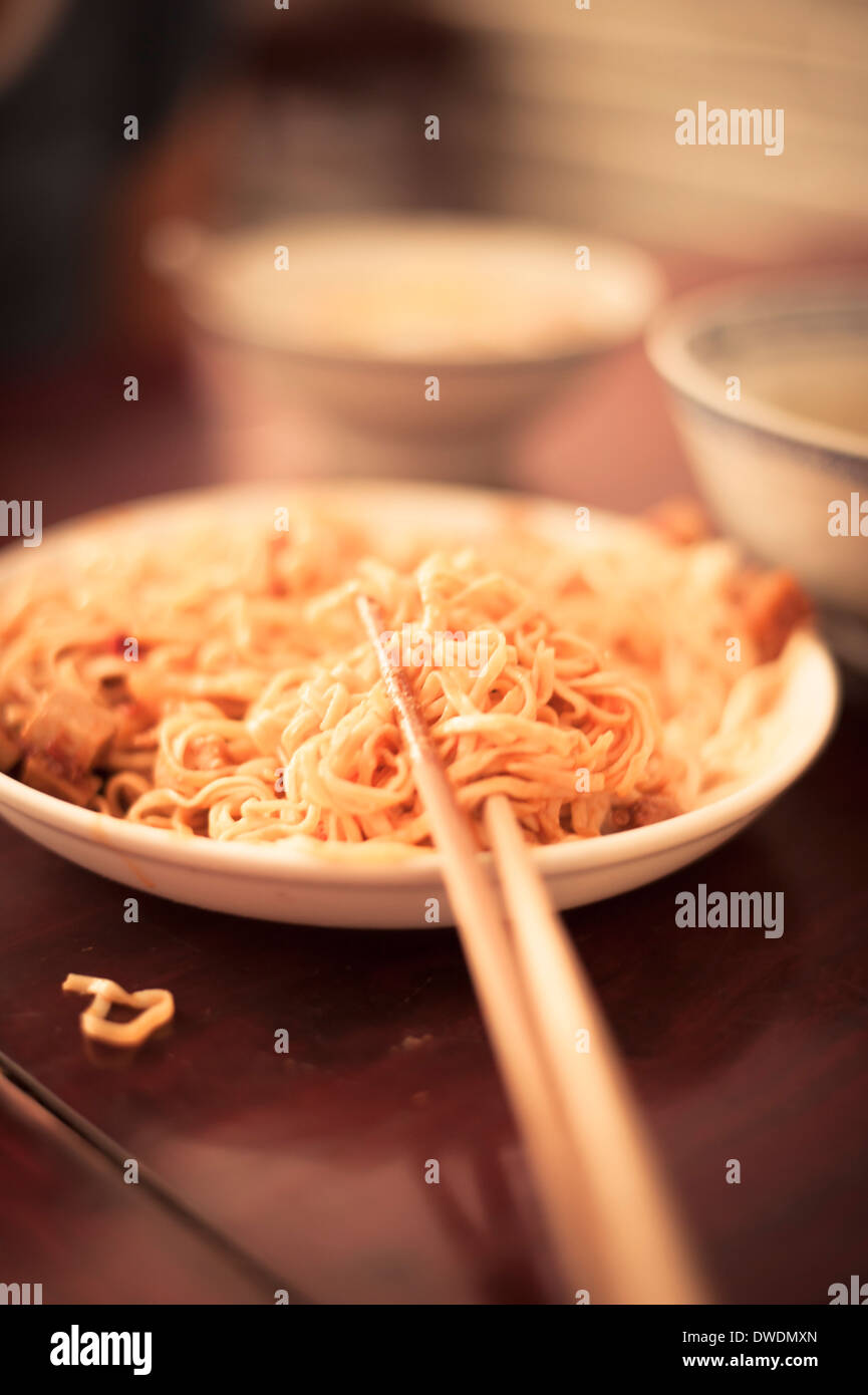 Chinesische pikante Nudeln Stockfoto