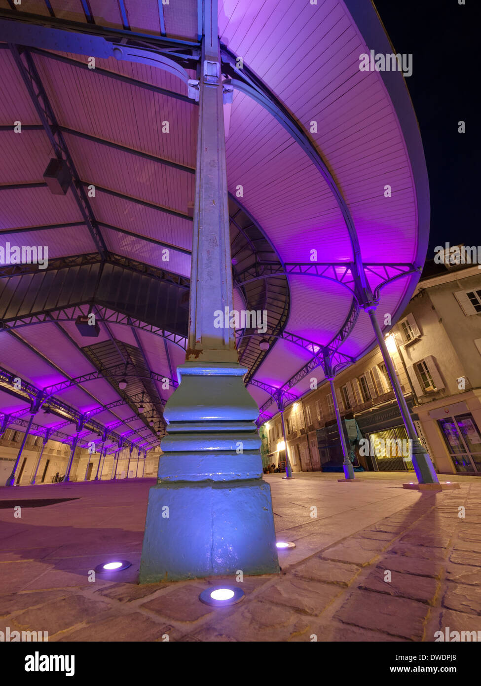 Frankreich, Eure-et-Loir, Chartres, Altstadt, Markthalle in der Nacht Stockfoto