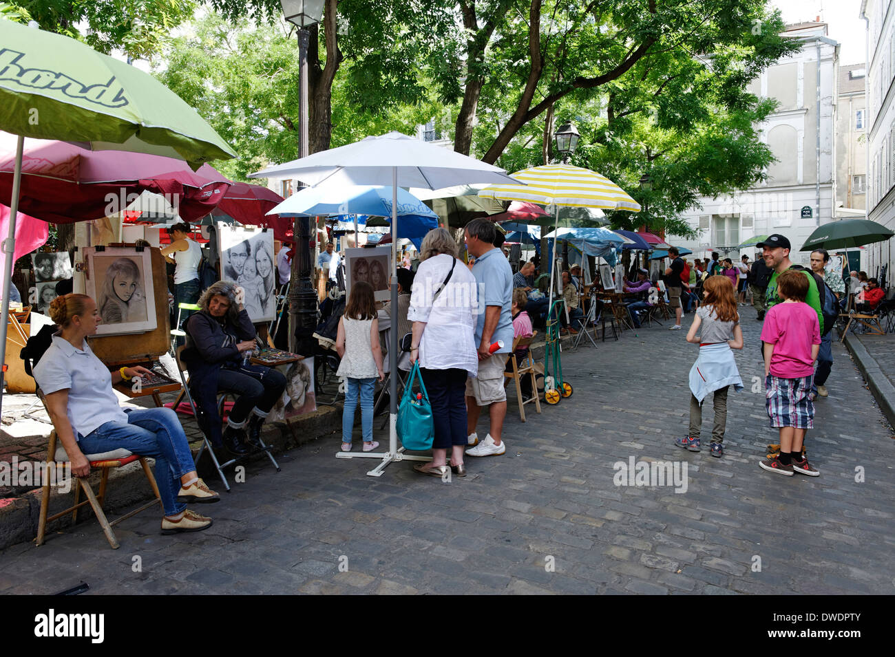 Frankreich, Paris, 18. Arrondissement, Montmartre, Blick auf Place du Tertre Straßenmarkt Stockfoto