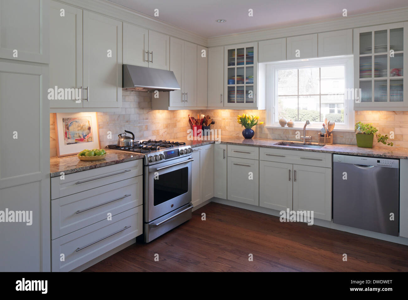 Englisch American Country Home Interiors, Larchmont, Vereinigte Staaten von Amerika. Architekt: Alexander Architektur PLLC, 2013. Küche-interio Stockfoto