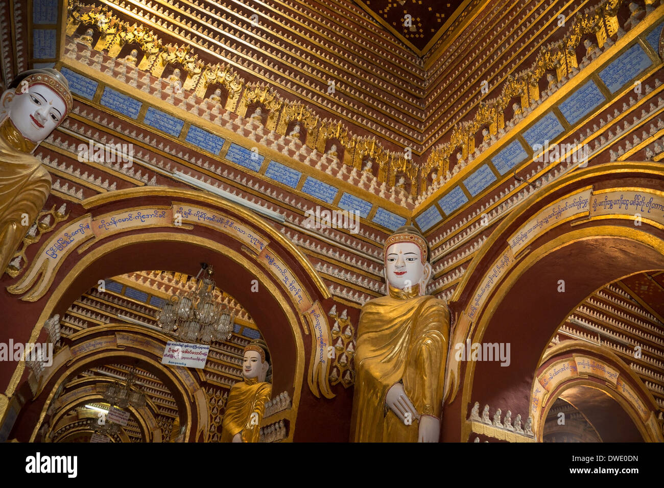 Innenministerium der buddhistischen Tempelanlage von Mohnyin Thambuddhei Paya in Monywa in Myanmar (Burma) Stockfoto