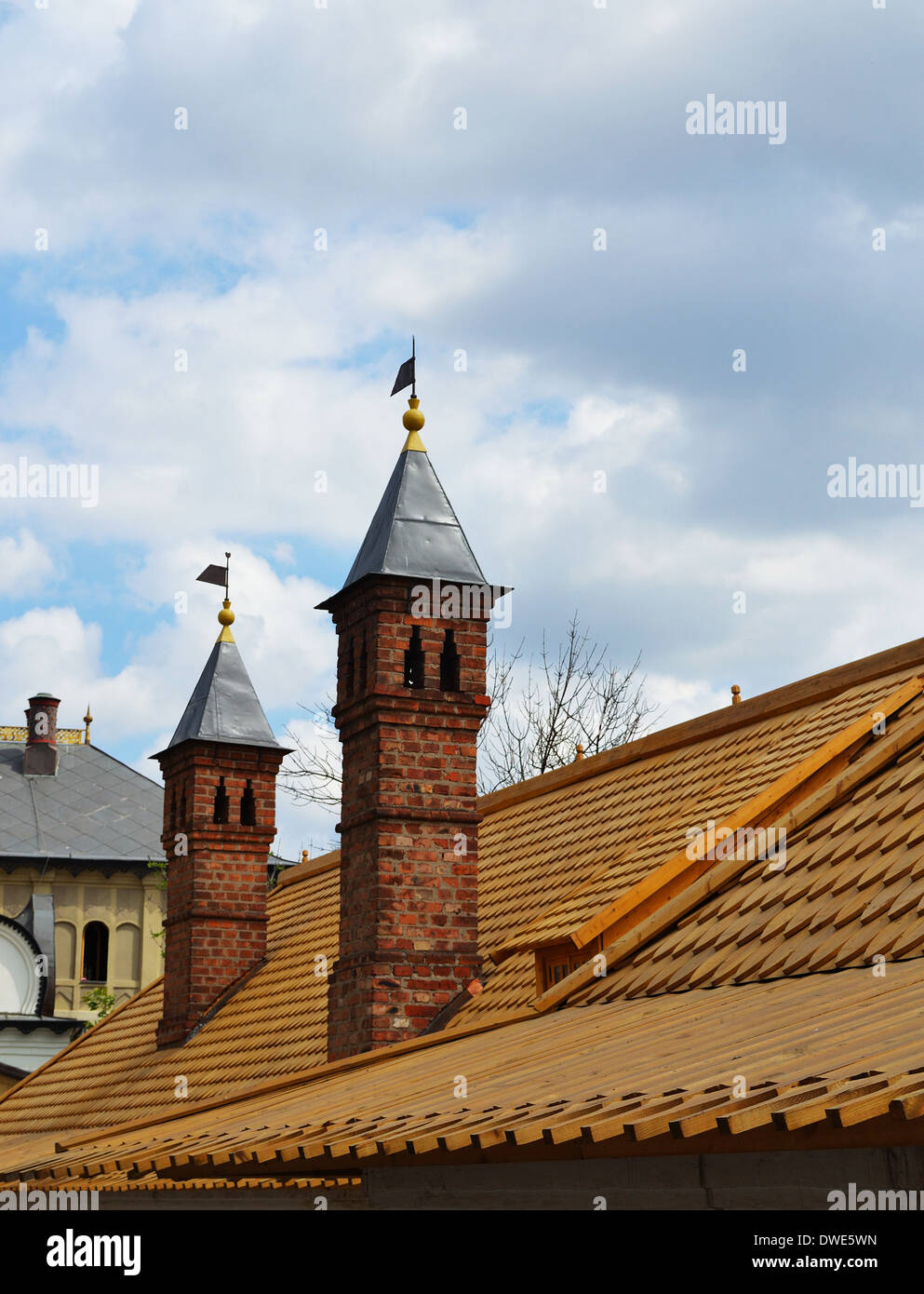 Schornstein auf dem Dach eines alten Hauses Stockfoto