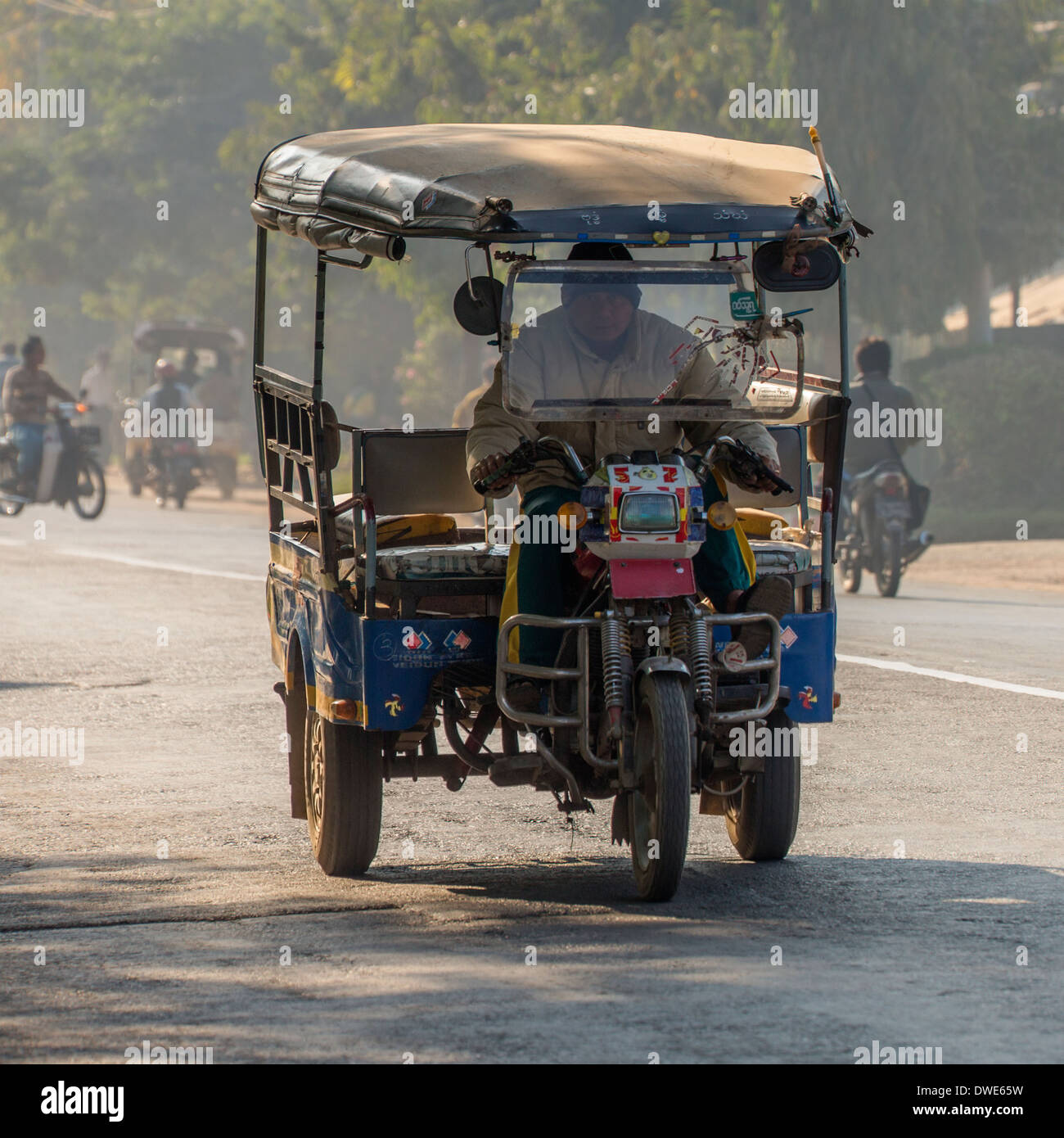 Nahverkehr in der Stadt Monywa in Sagaing Division von Myanmar (Burma) Stockfoto
