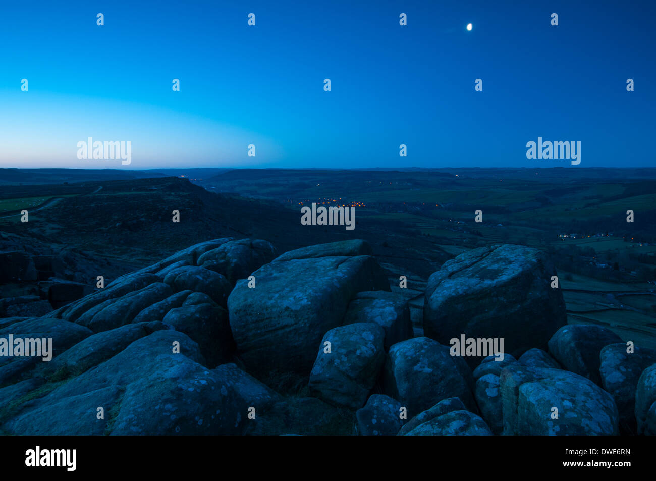 Vor Sonnenaufgang am Curbar Rand im Peak District, Derbyshire England UK Stockfoto