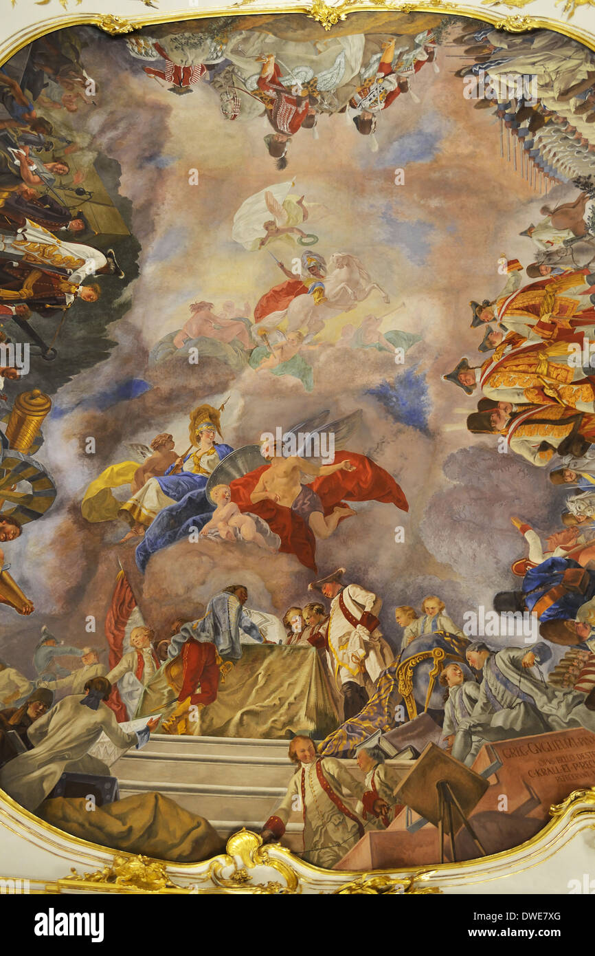 Decke im Schloss Schönbrunn Stockfoto