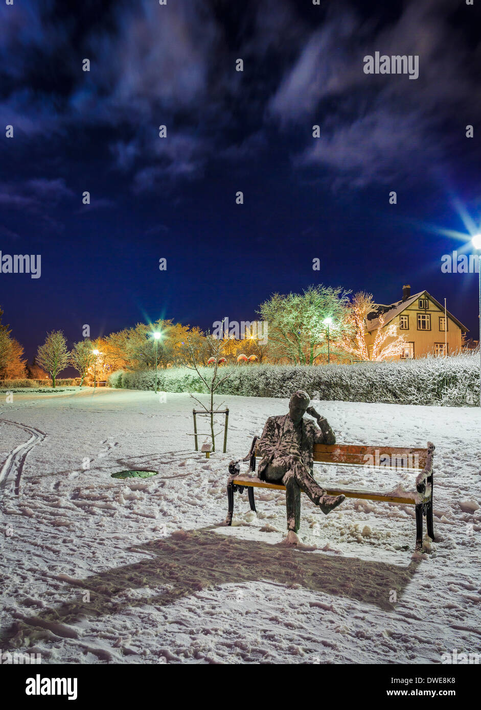 Statue des isländischen Dichter, Tomas Gudmundsson, Reykjavik Island. Reykjavik ist als UNESCO-Stadt der Literatur ausgewiesen. Stockfoto