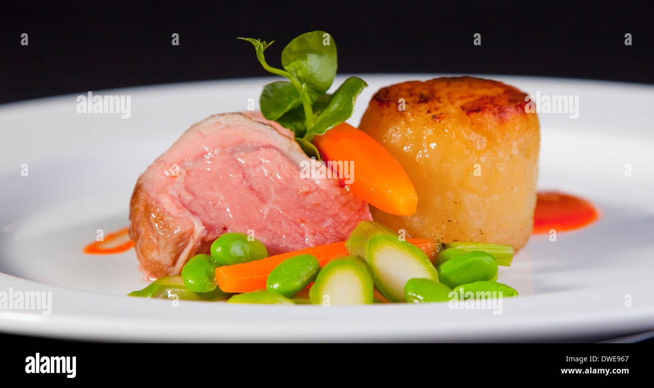 Lamm mit Feder Vegeatables und Fondant Kartoffeln Stockfoto