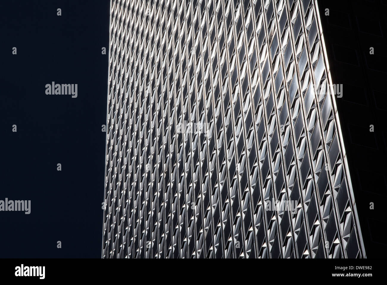 Abstrakte Winkel und Nahaufnahme Detail eines Büros Turm Gebäude Stockfoto