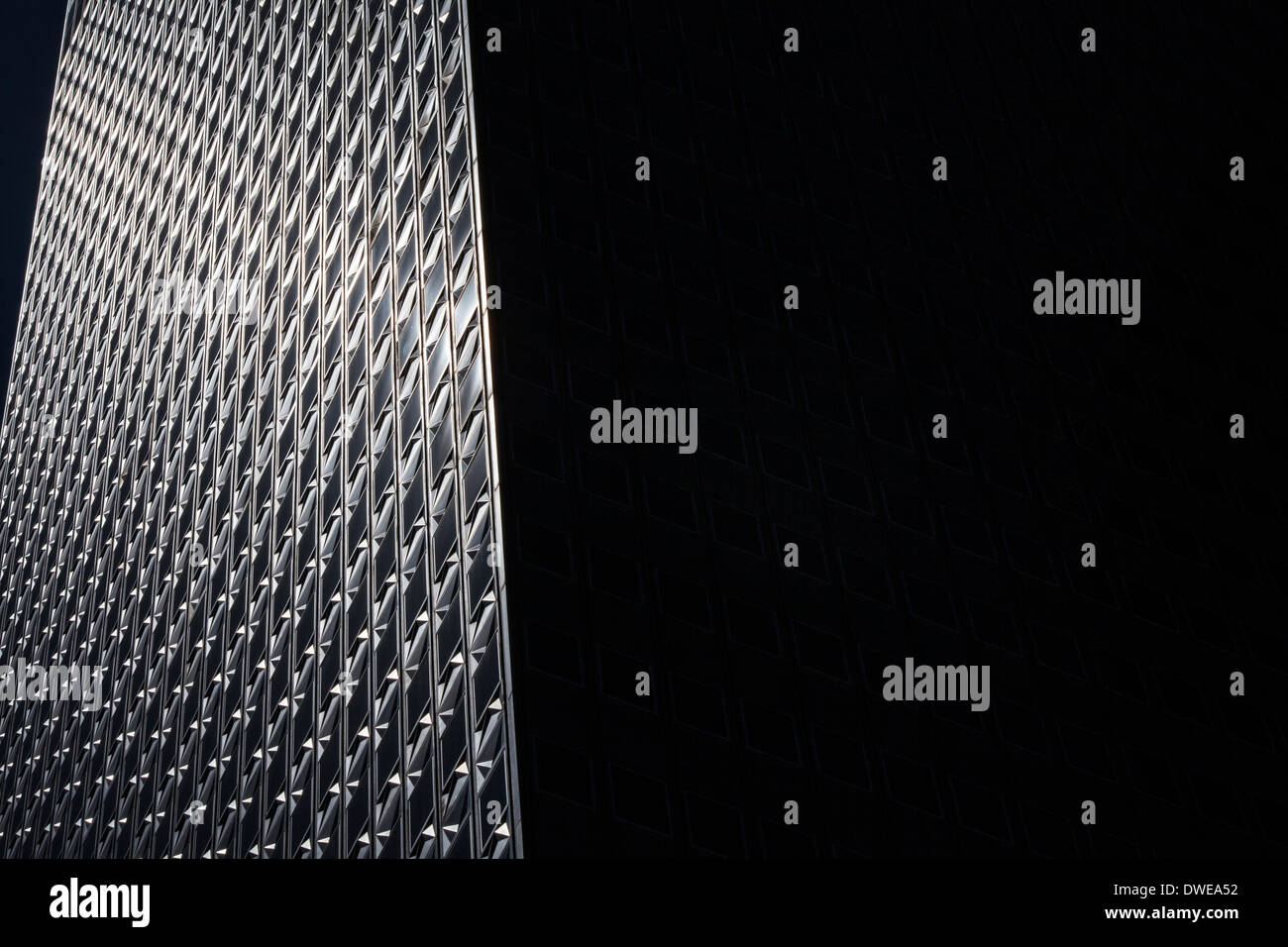 Abstrakte Winkel und Nahaufnahme Detail eines Büros Turm Gebäude Stockfoto