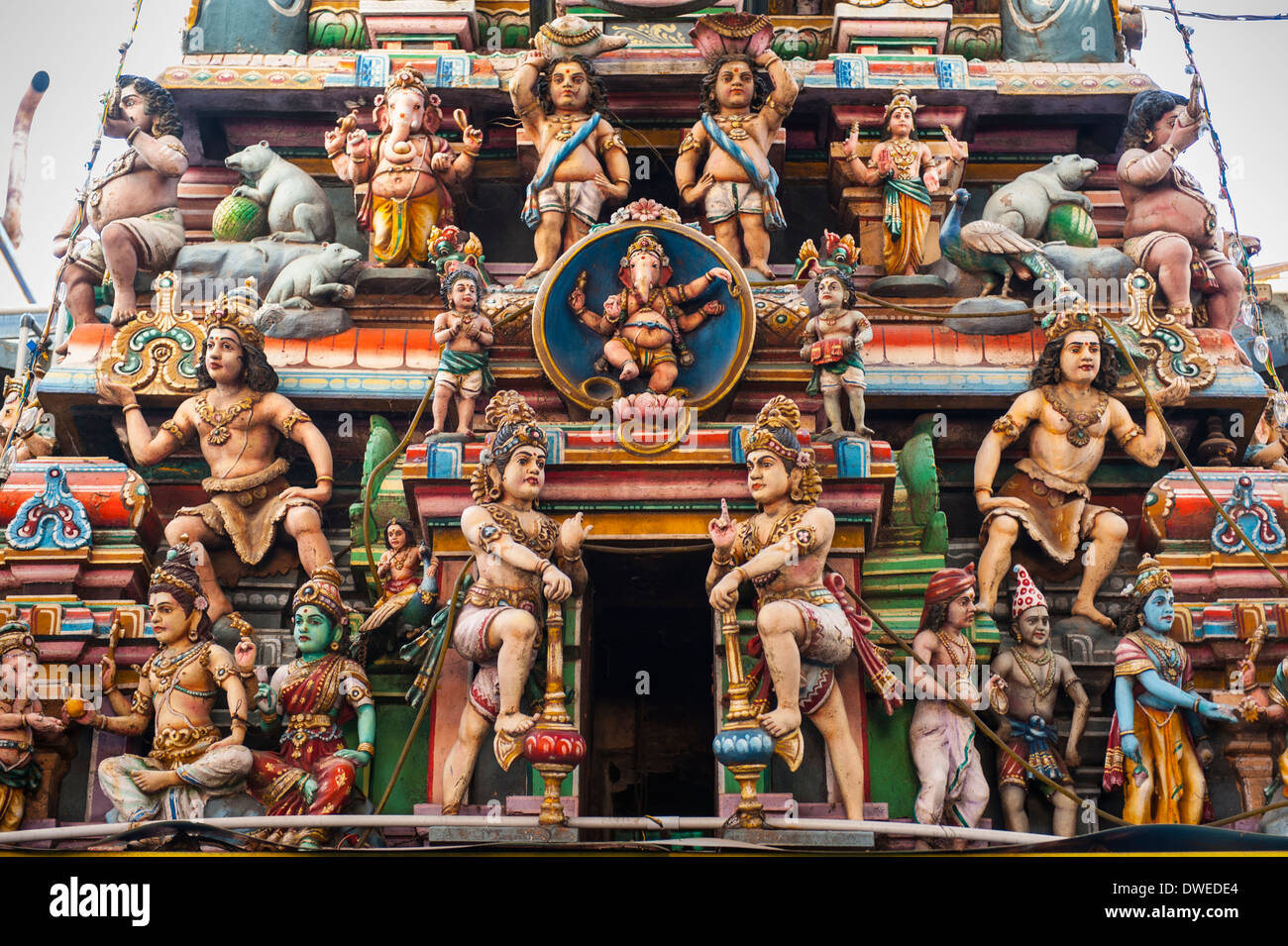 Indien Tamil Nadu Pondicherry Puducherry Manakula Vinayakar Tempel Dach detail Abbildung zahlen Ganesh Ganesha Stockfoto
