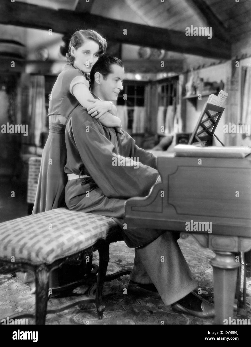 Norma Shearer und Robert Montgomery, am Set des Films, "Private Lives" unter der Regie von Sidney Franklin, 1931 Stockfoto