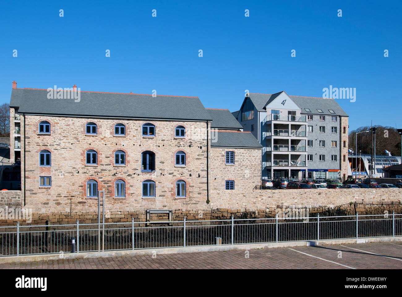 Eine alte Industriehalle umgebaut zu Wohnungen in Penryn in der Nähe von Falmouth, Cornwall, UK Stockfoto