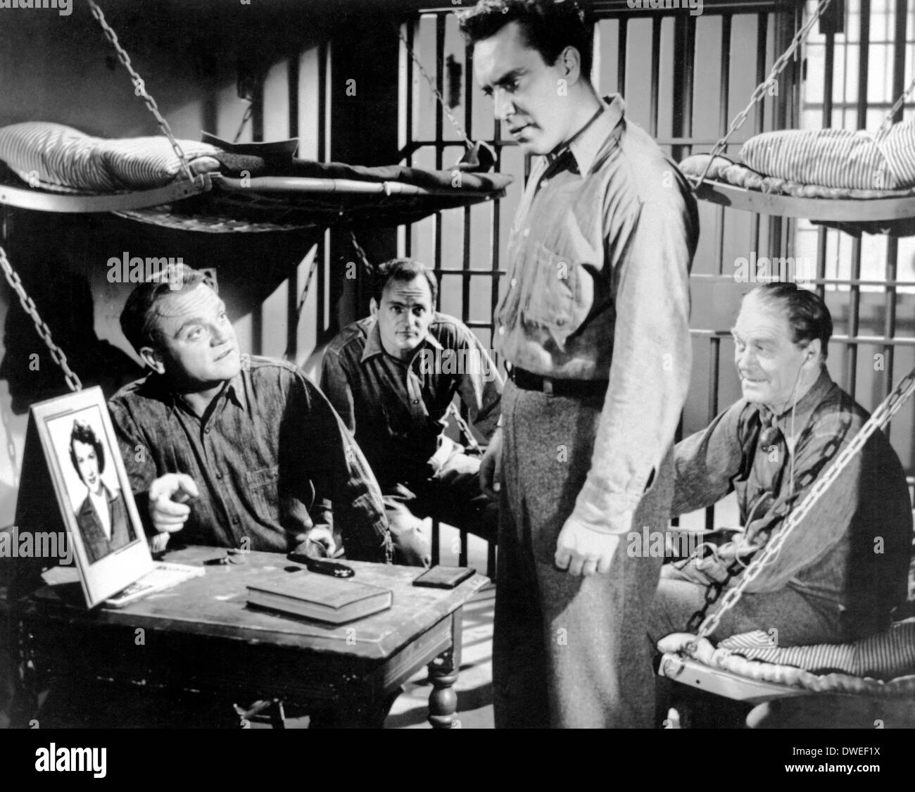James Cagney, Robert Osterloh, Edmond O'Brien und G. Pat Collins am Set des Films "White Heat", 1949 Stockfoto