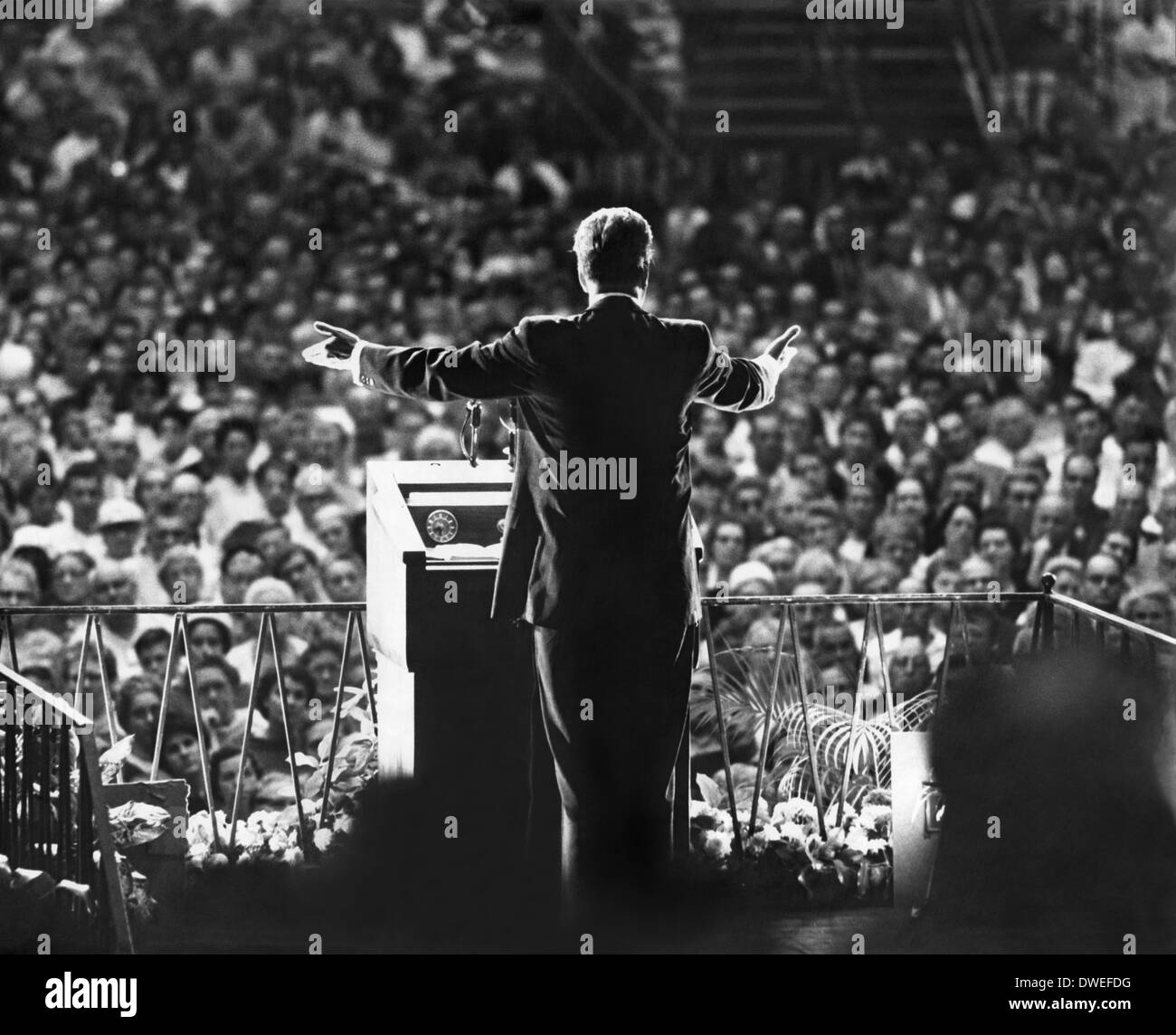 Christlicher Evangelist Billy Graham Predigt in der Miami Beach Convention Hall am 6. März 1961 in Miami Beach, Florida, USA. Stockfoto