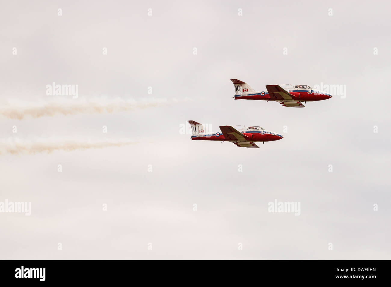Zwei kanadische Snowbird Flugzeuge fliegen in Formation. Stockfoto