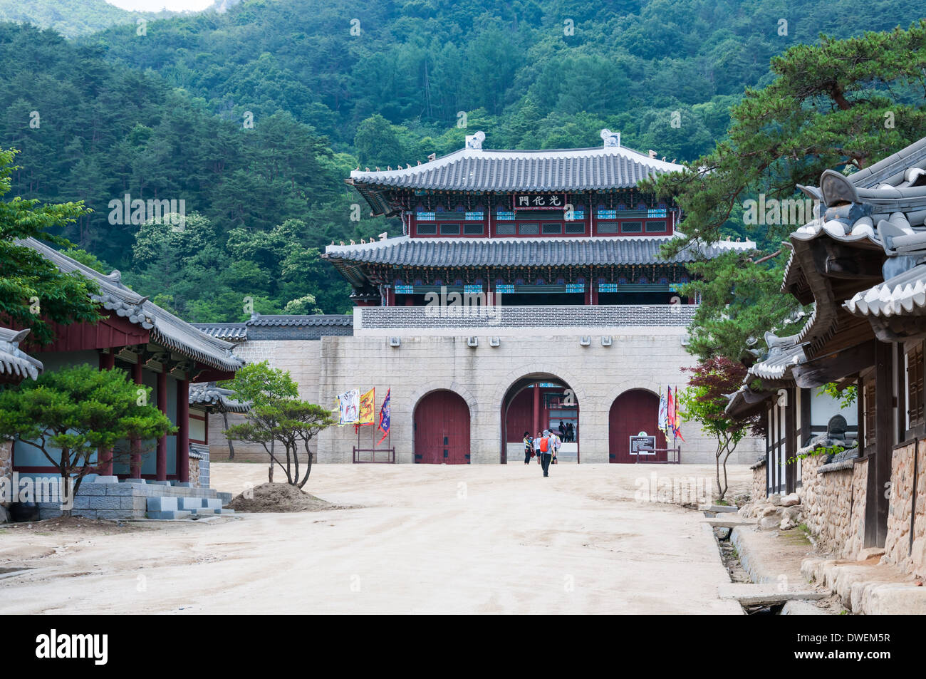 Traditionelle koreanische Architektur an einem historischen Dorf in Südkorea. Stockfoto