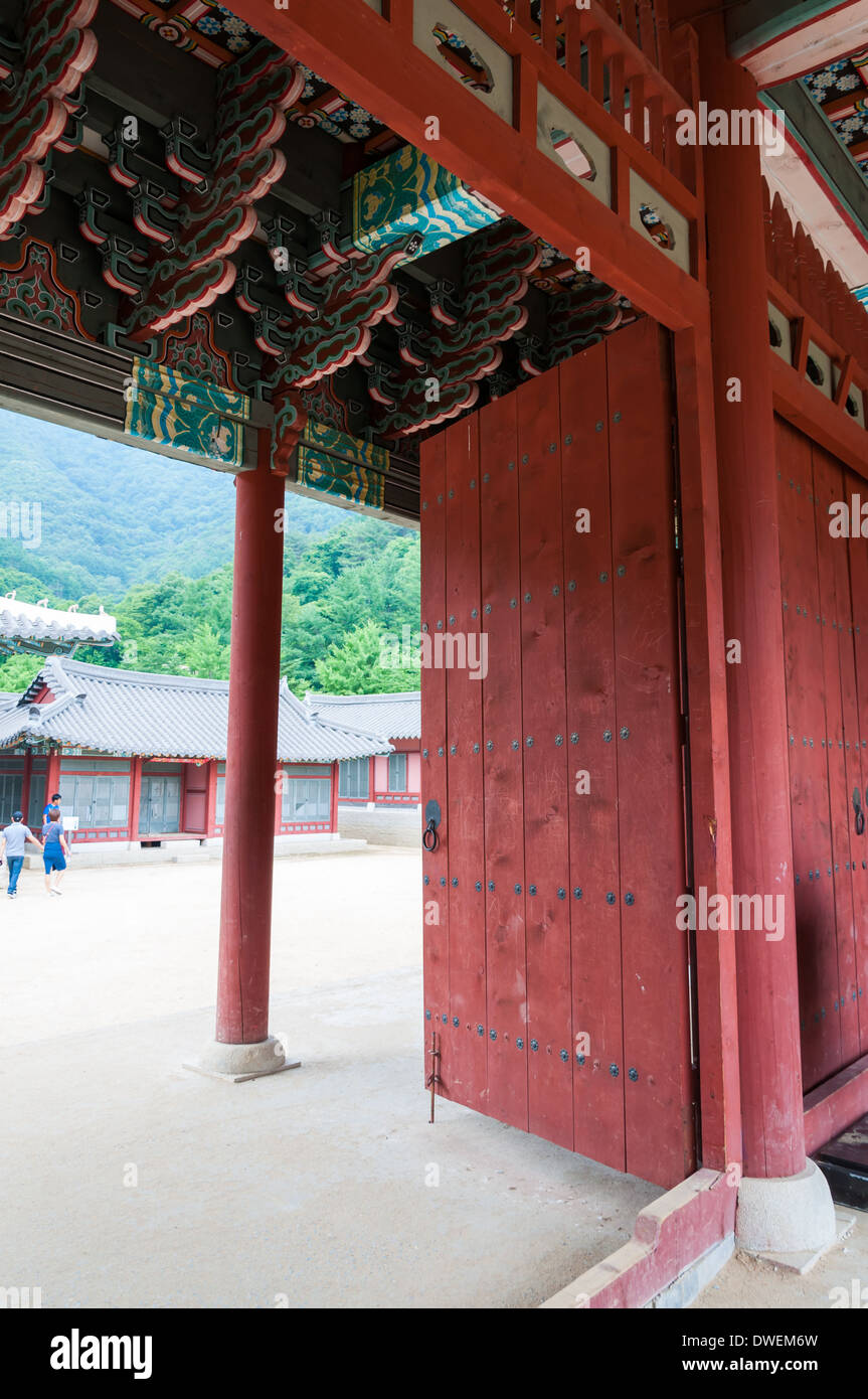 Traditionelle koreanische Architektur an einem historischen Dorf in Südkorea. Stockfoto