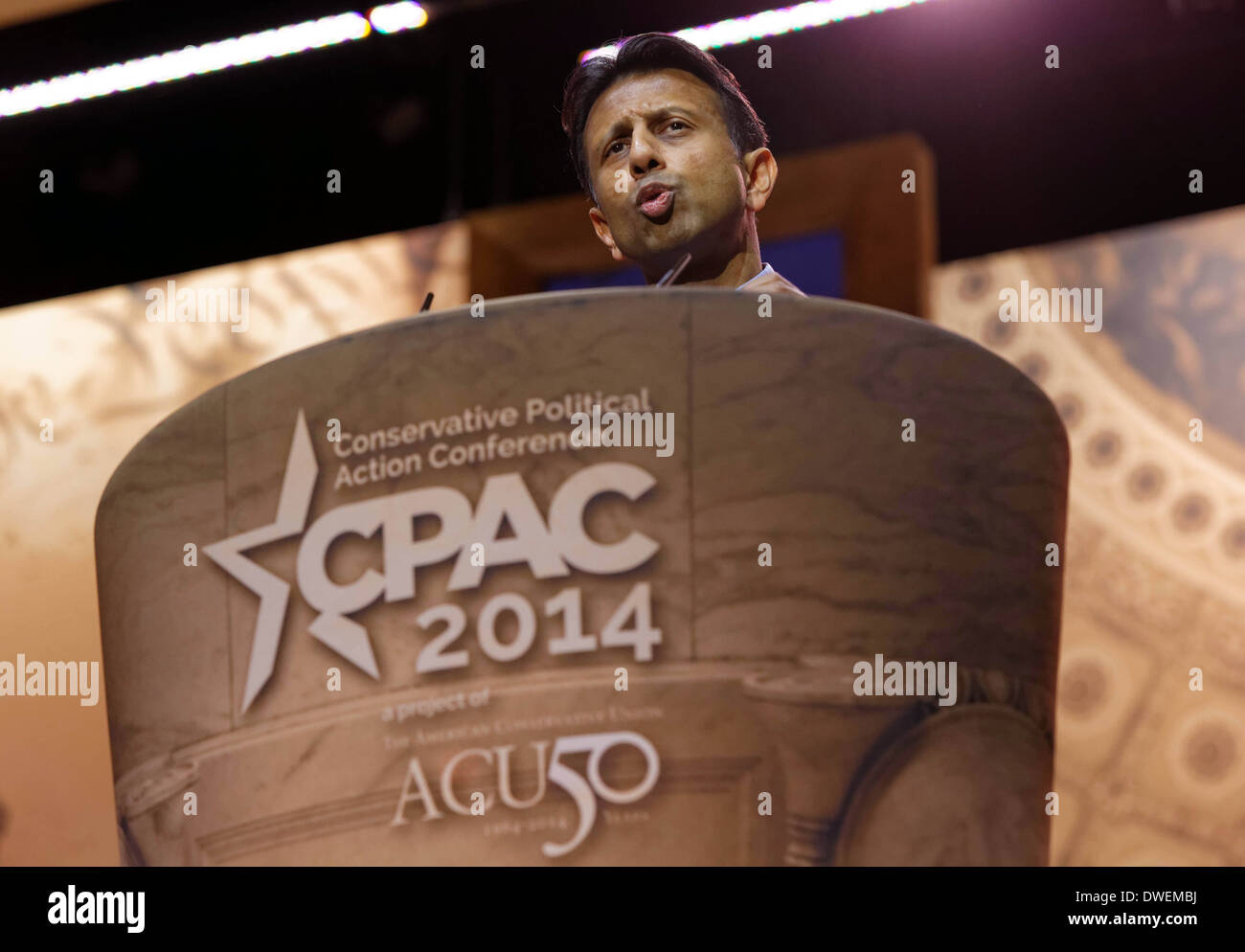 Louisiana Gouverneur Bobby Jindal hält eine Rede auf der Konferenz 2014 CPAC in National Harbor, Maryland 7. März 2014. Stockfoto