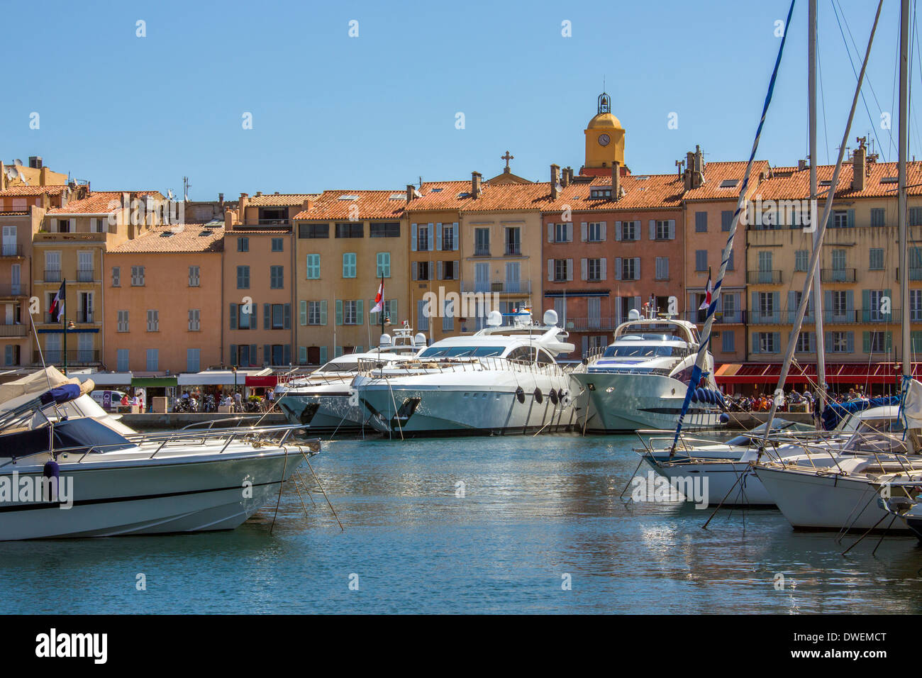 Der Ferienort St. Tropez an der Côte d ' Azur in Südfrankreich. Stockfoto