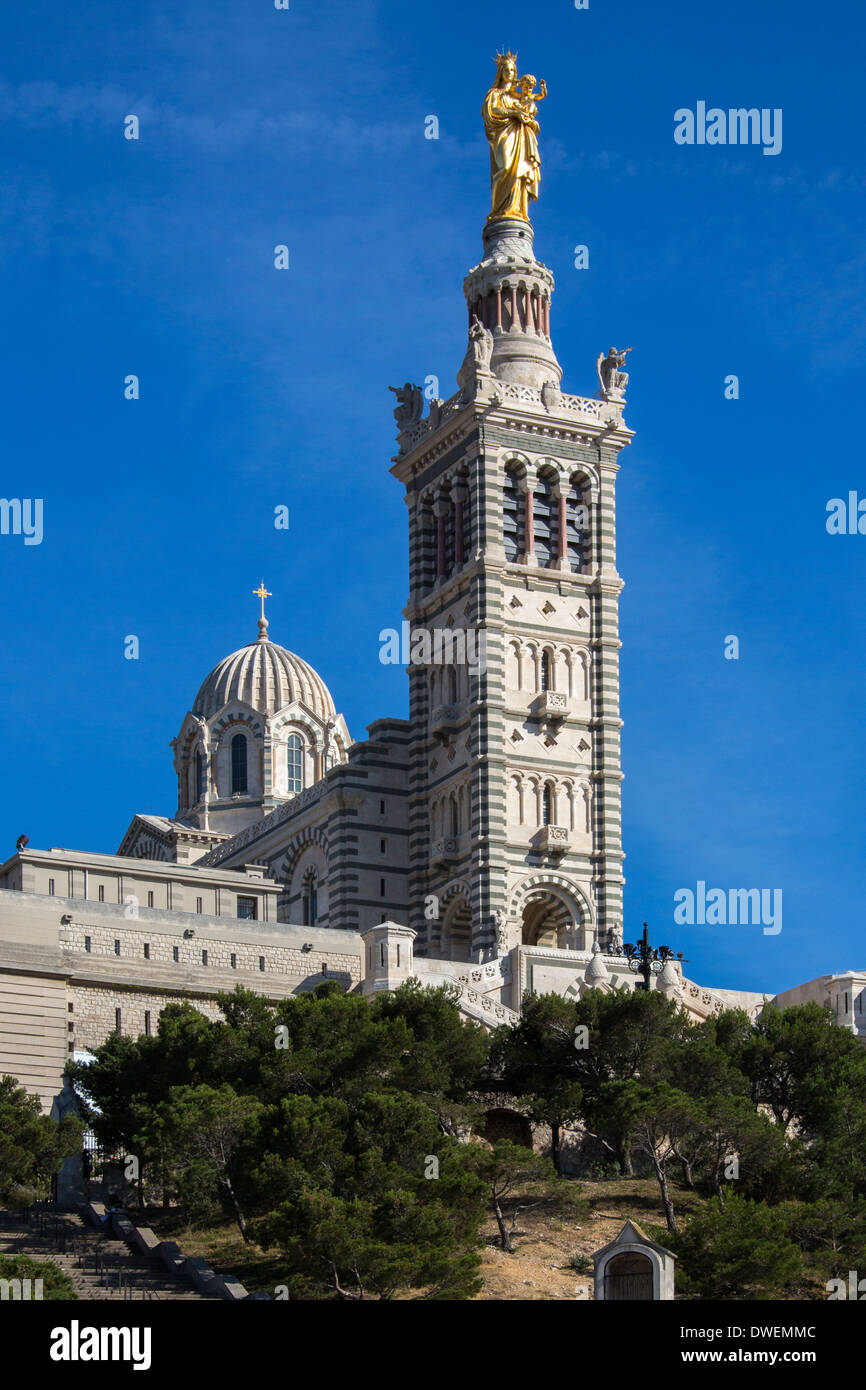 Kathedrale de Notre-Dame-de-la-Garde - Marseille im Süden Frankreichs. Stockfoto