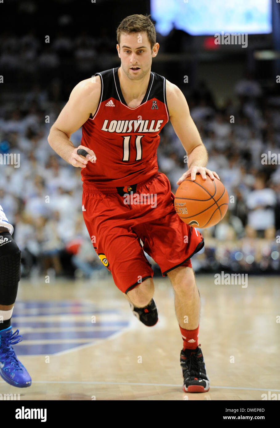 5. März 2014: Louisville Cardinals vorwärts Luke Hancock #11 mit 15 Punkten bei einem NCAA Basketball-Spiel zwischen der University of Louisville Cardinals und die Southern Methodist University Mustangs im Moody Coliseum in Dallas, TX Louisville fertig geschlagen Southern Methodist 84-71 Stockfoto