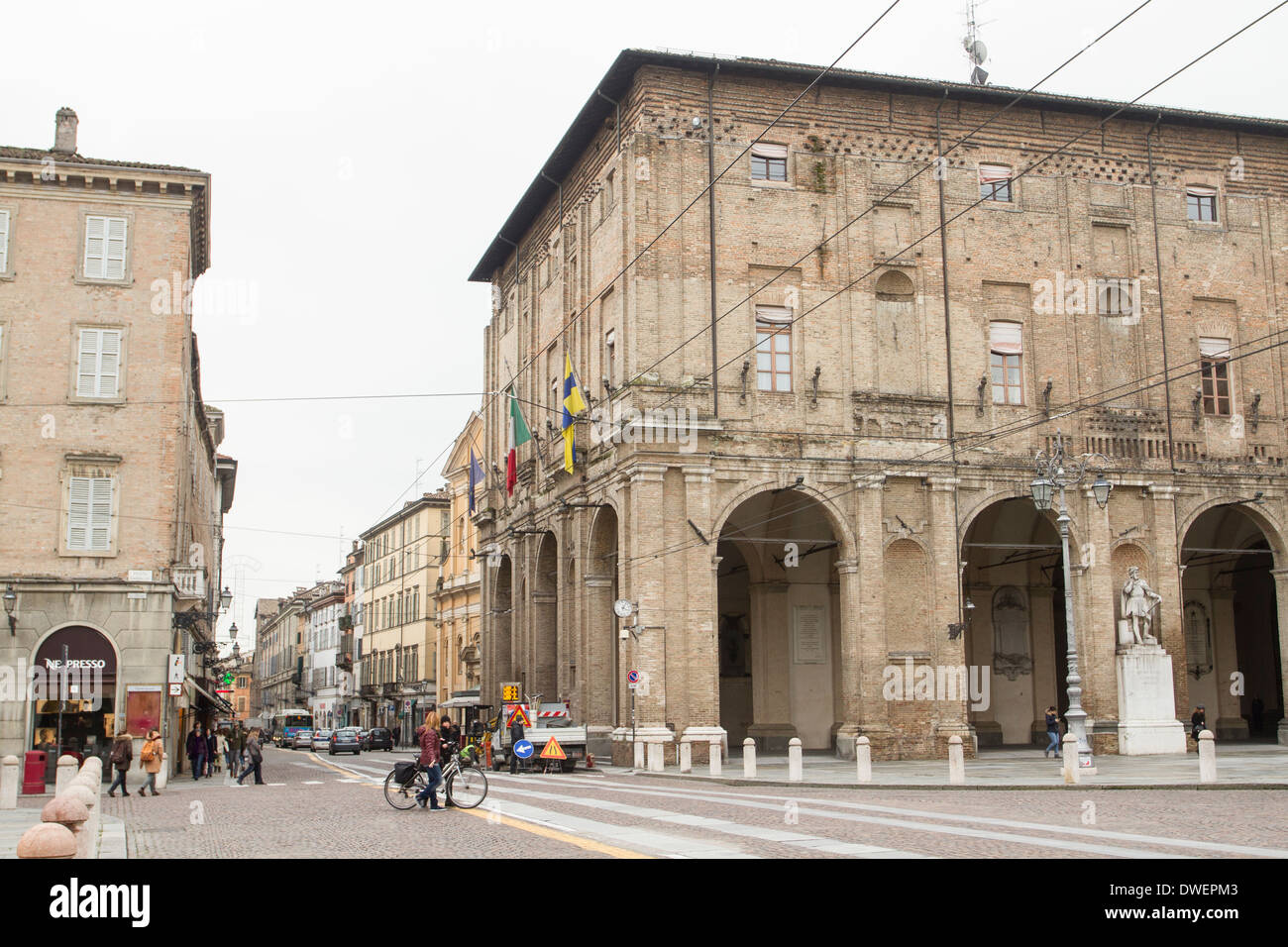 Rathaus von Parma und Via Emilia, Emilia Romagna, Italien