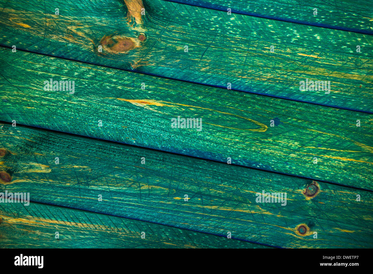 Die Wand des hölzernen Planken in grün lackiert Stockfoto