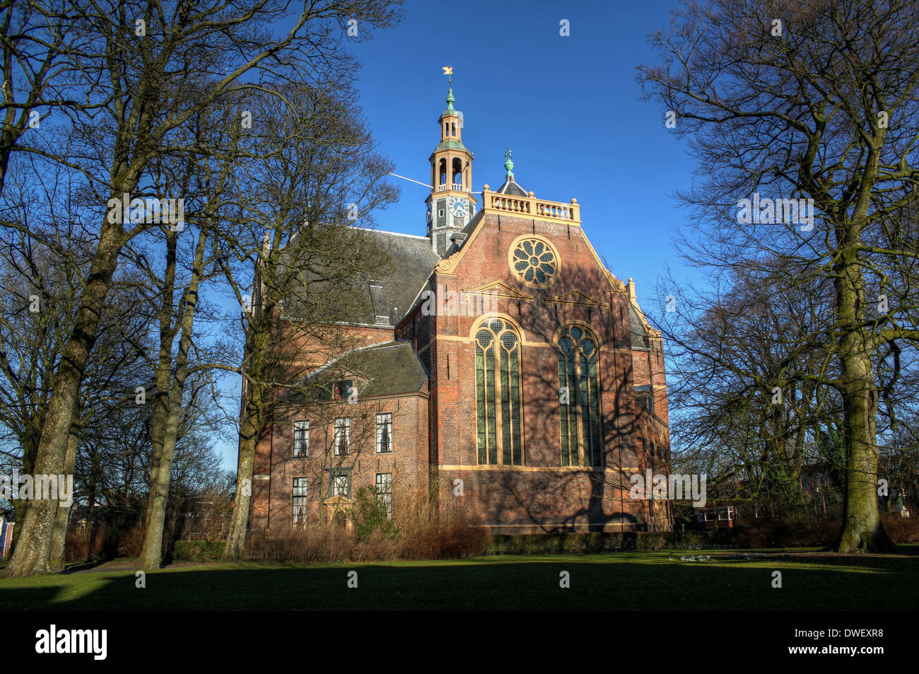 17. Jahrhundert Nieuwe Kerk (neue Kirche) in Groningen in den Niederlanden im winter Stockfoto