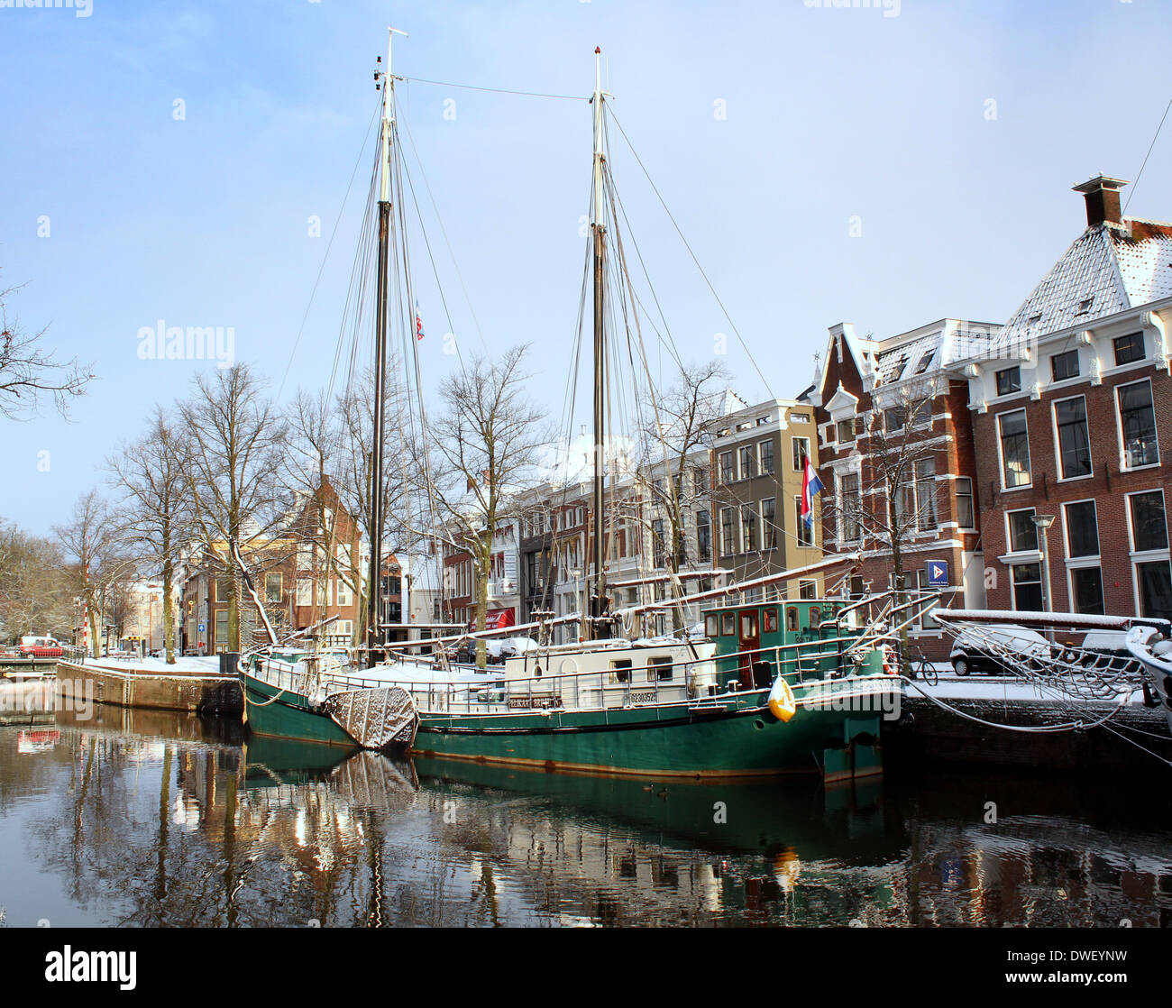 Kanal bei Hoge der A in Groningen, Niederlande im Winter Einstellung Stockfoto