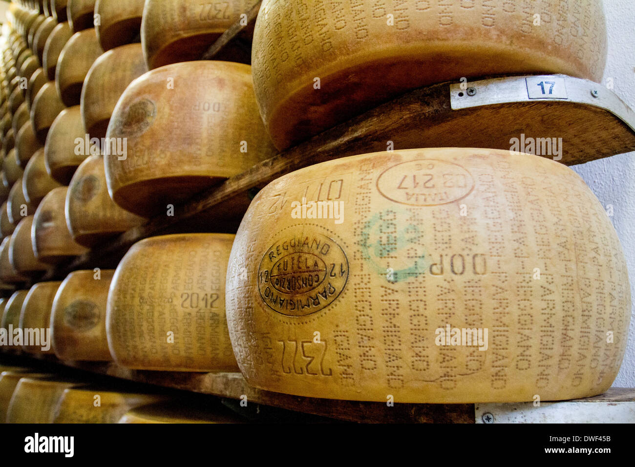 Parmigiano Reggiano Käse Hersteller Fabrik in Baganzolino, Parma, Emilia Romagna, Italien Stockfoto