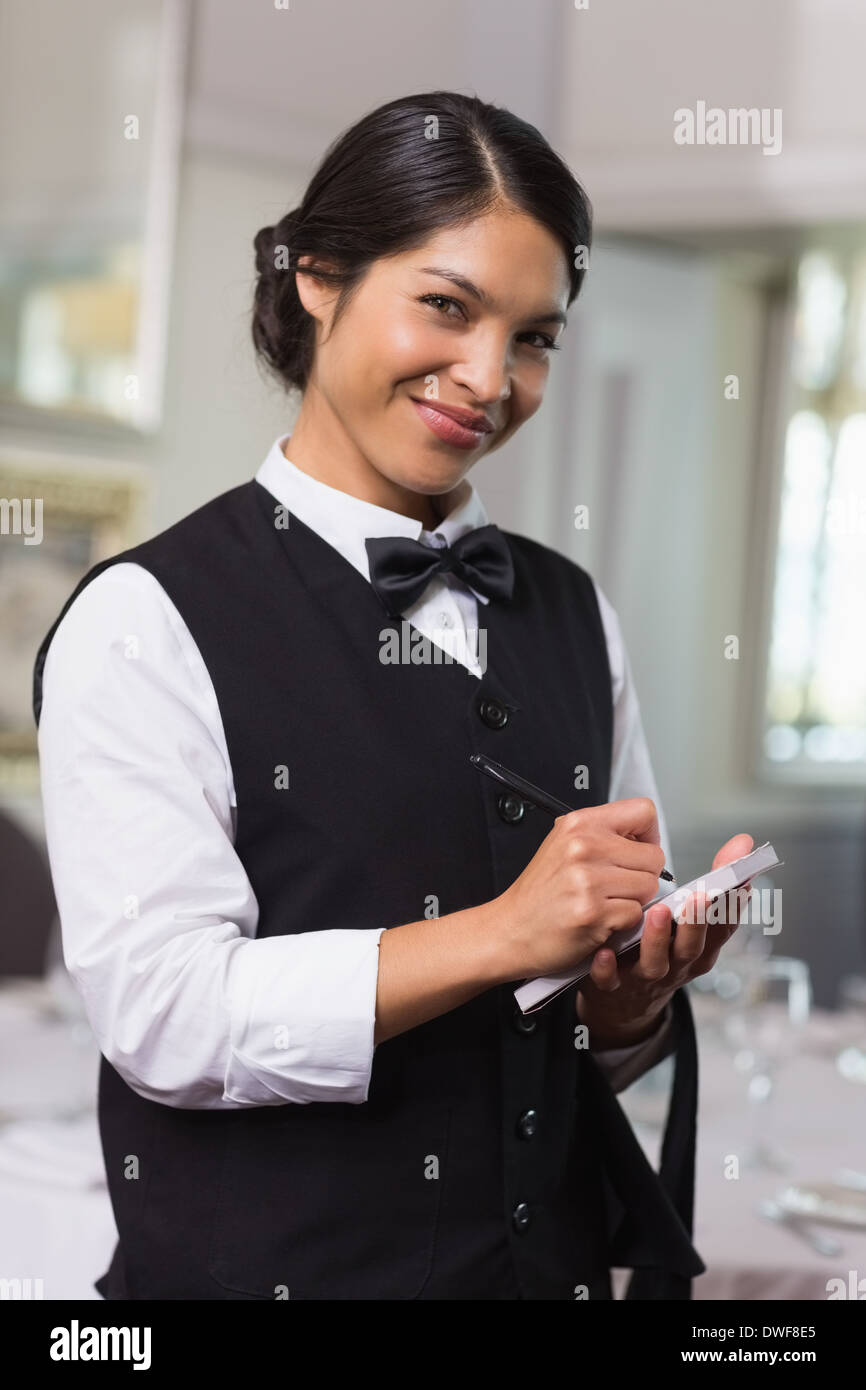 Hübsche Kellnerin Auftragsannahme Stockfoto