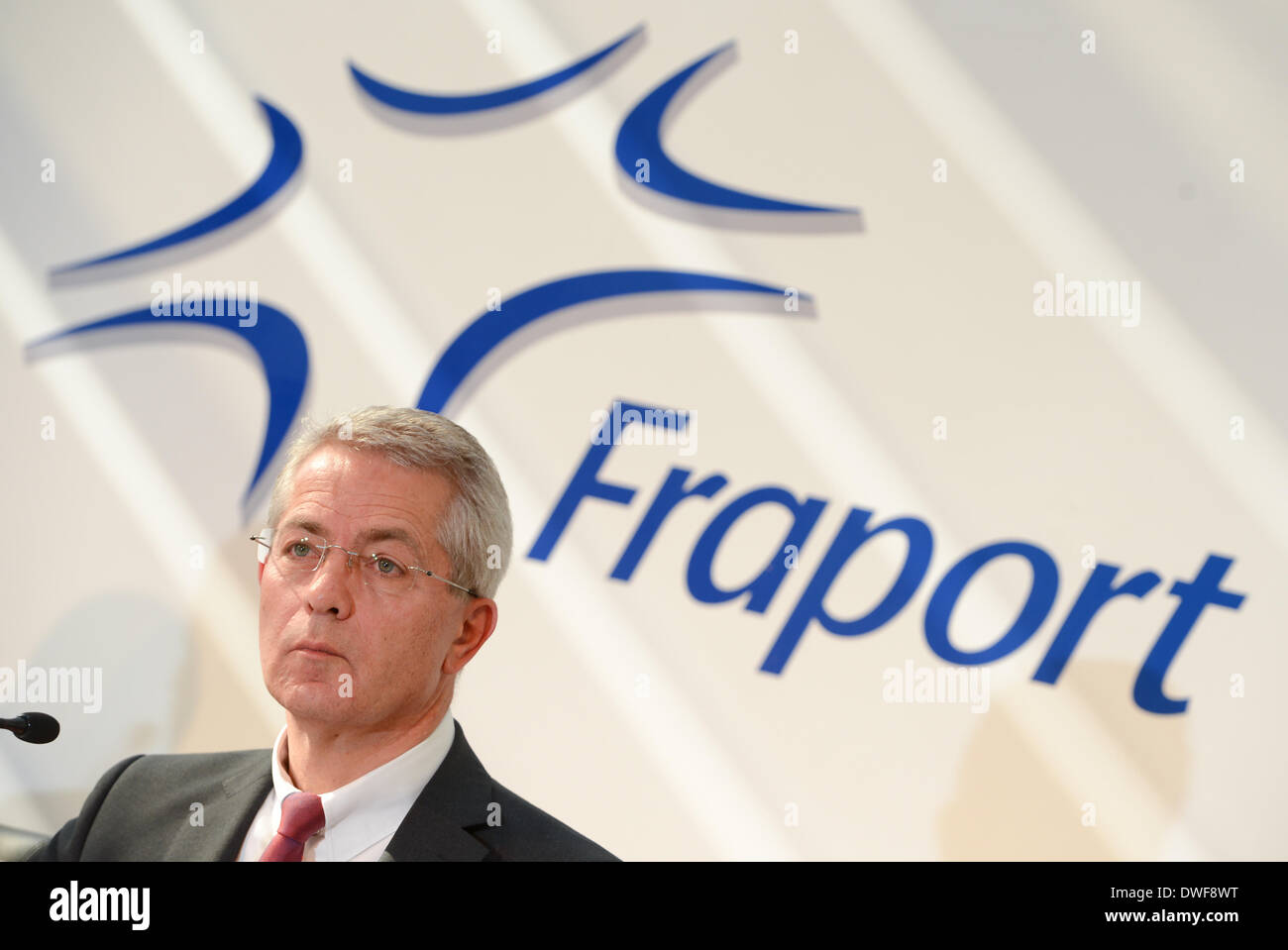 Frankfurt Main, Deutschland. 7. März 2014. Fraport AG Vorsitzender des Vorstands Stefan Schulte besucht das Unternehmen Bilanz-/GuV-Pressekonferenz in Frankfurt Main, Deutschland, 7. März 2014. Der Umsatz der deutschen Firma stieg um fünf Prozent auf 2,6 Milliarden Euro im Jahr 2013. Gewinn stieg um vier Prozent auf 880 Millionen Euro. Foto: ARNE DEDERT/Dpa/Alamy Live-Nachrichten Stockfoto