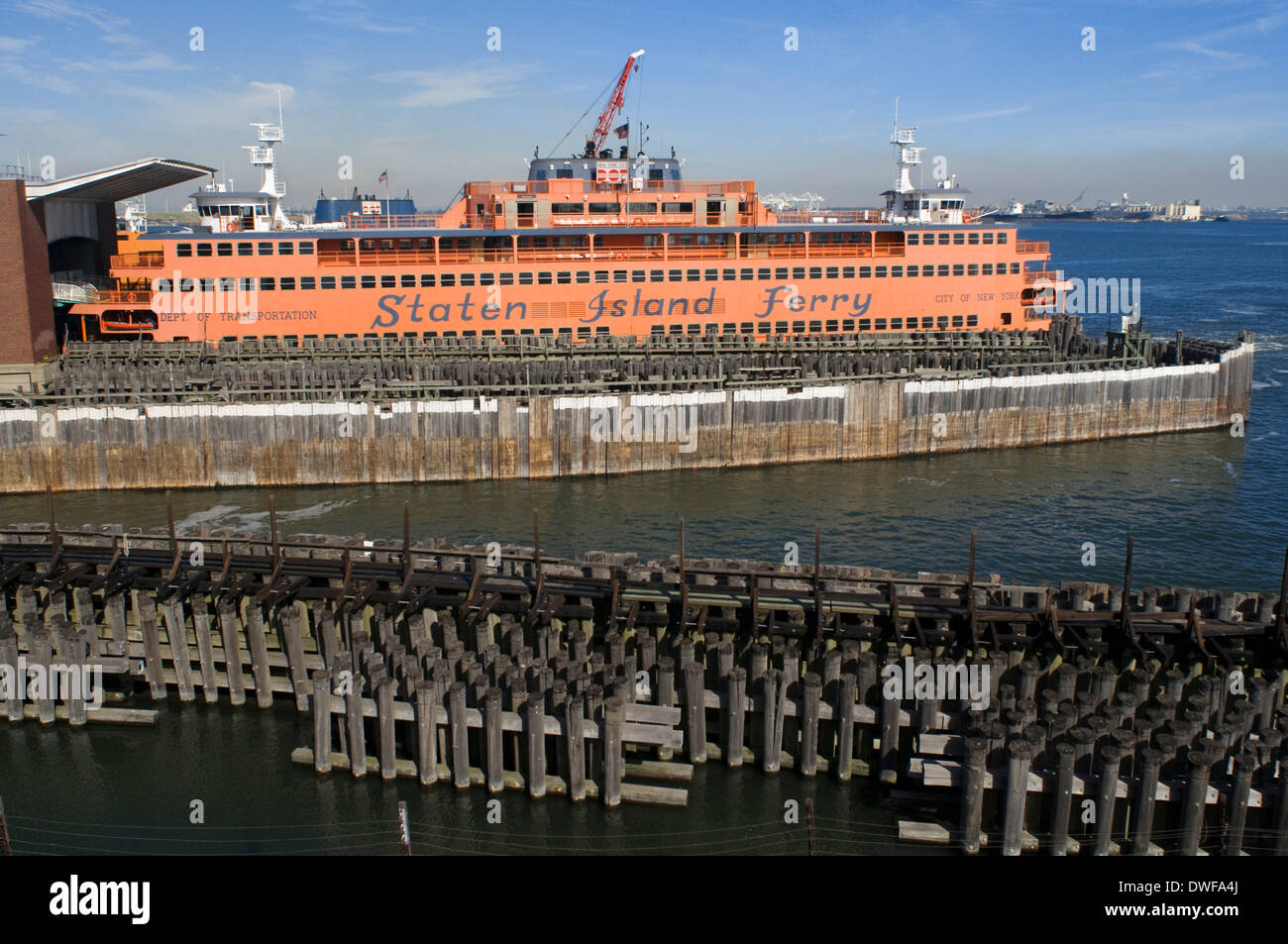 Beim Verlassen der Ferry Terminal, gab es mehrere Gebäude-Interensates als Staten Island Borough Hall, die Post Stockfoto