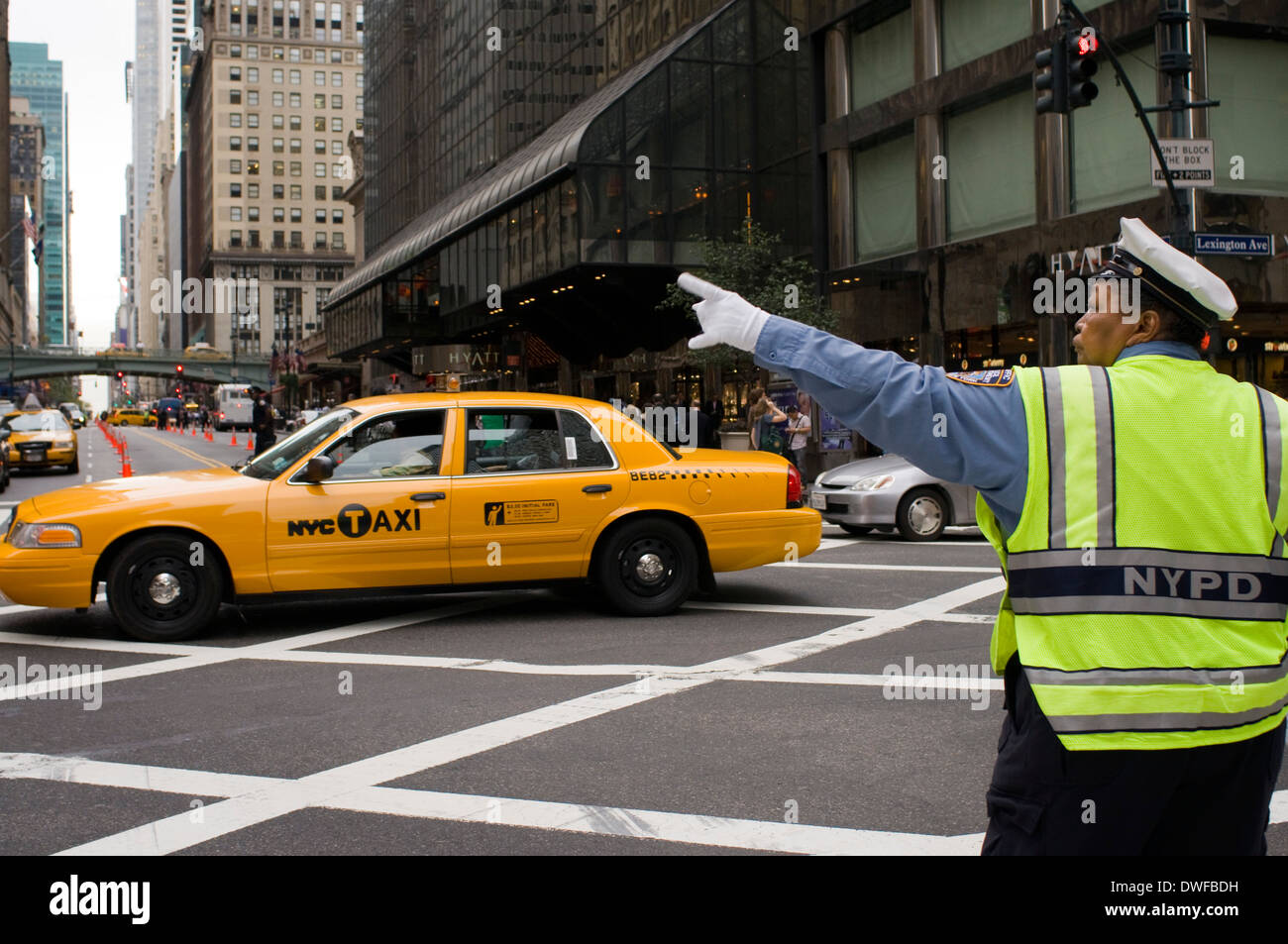 Ein Polizist an der Lexington Avenue in Bezirk von niedrigeren Midtown. Midtown, Calles 30 bis 59, Gruppen die meisten Sehenswürdigkeiten Stockfoto