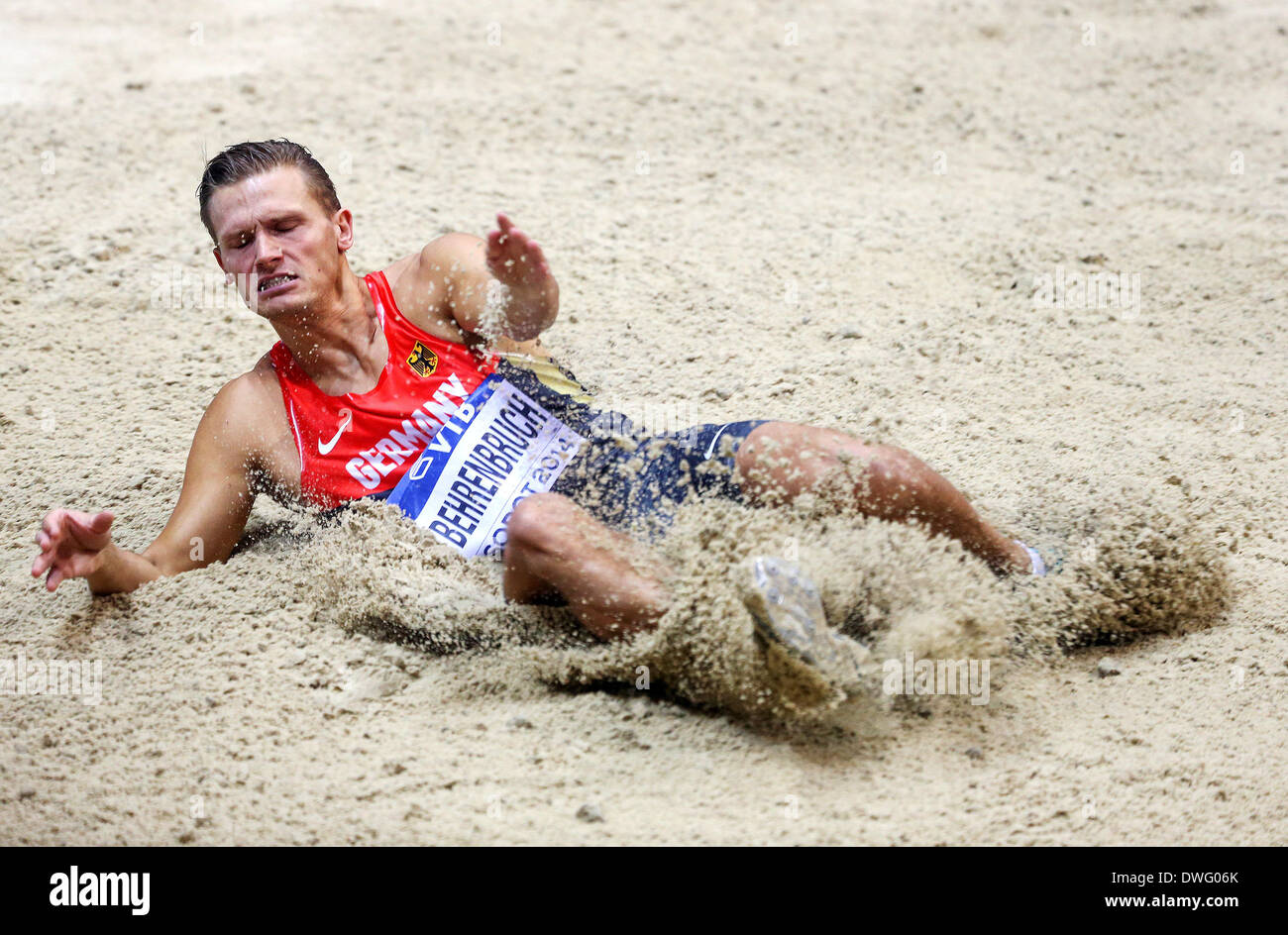 Sopot, Polen. 7. März 2014. Deutsche Siebenkämpferin Pascal Behrenbruch landet einen Sprung während Indoor-Weltmeisterschaften 2014 in Sopot, Polen, 7. März 2014. Foto: HANNIBAL/Dpa/Alamy Live News Stockfoto