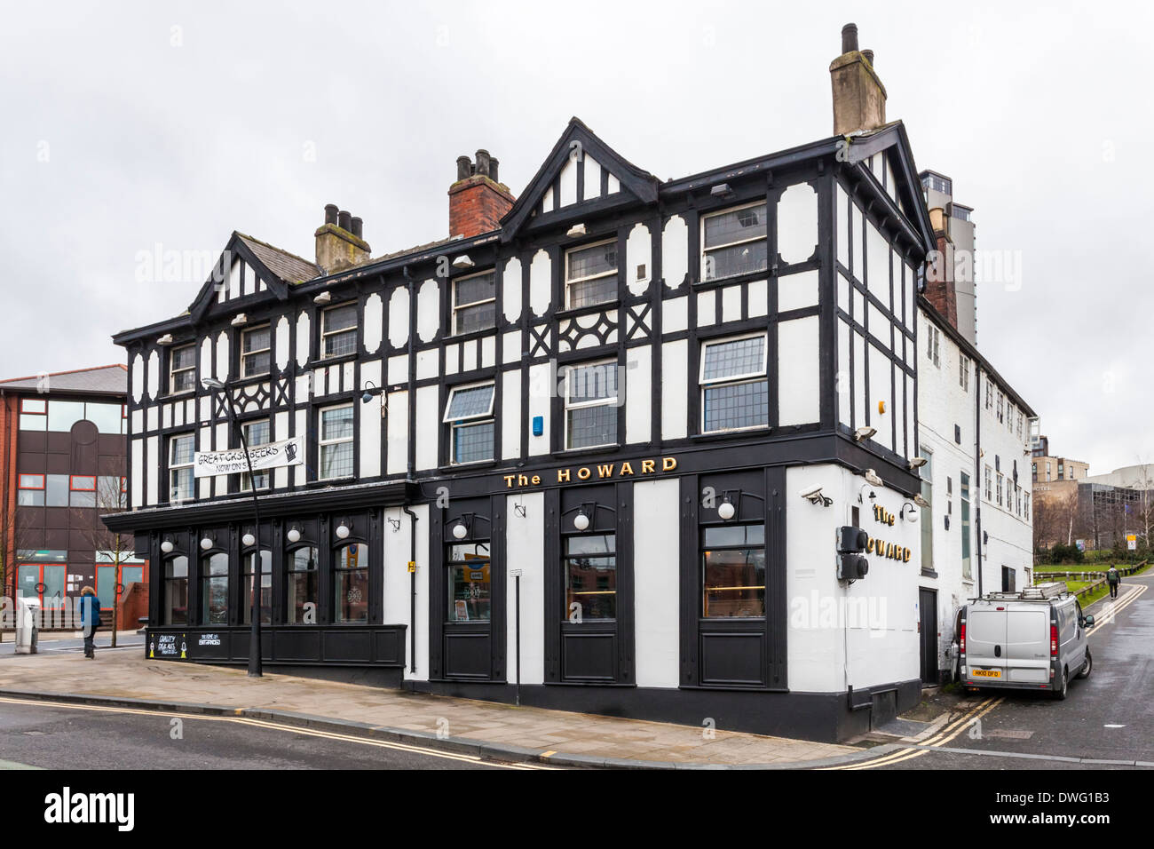 Die Howard Pub, hat auch eine Tudor Revival, wie mock Tudor, Fassade, Sheffield, England, UK Stockfoto